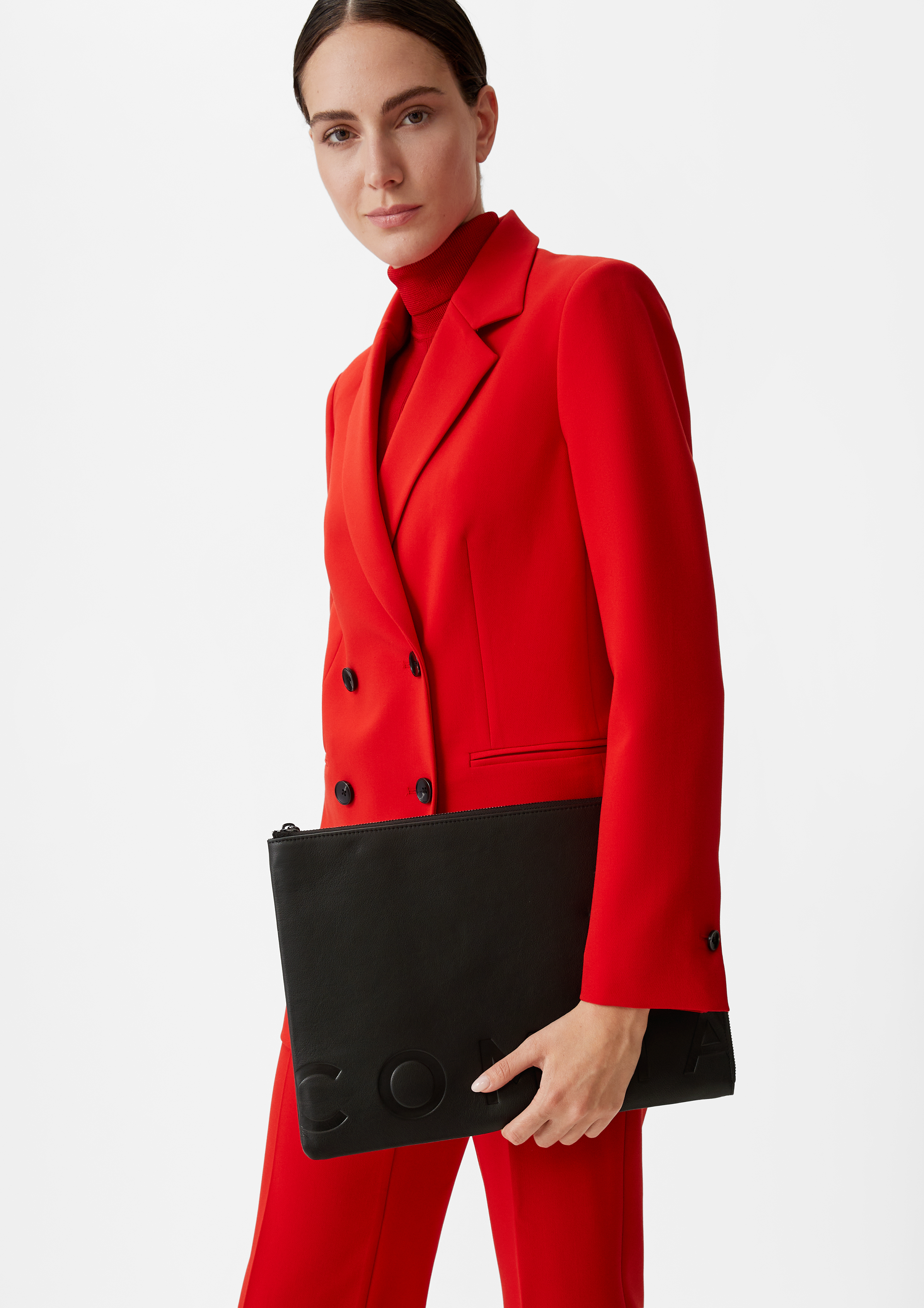 Highquality laptop bag made of leather black Comma