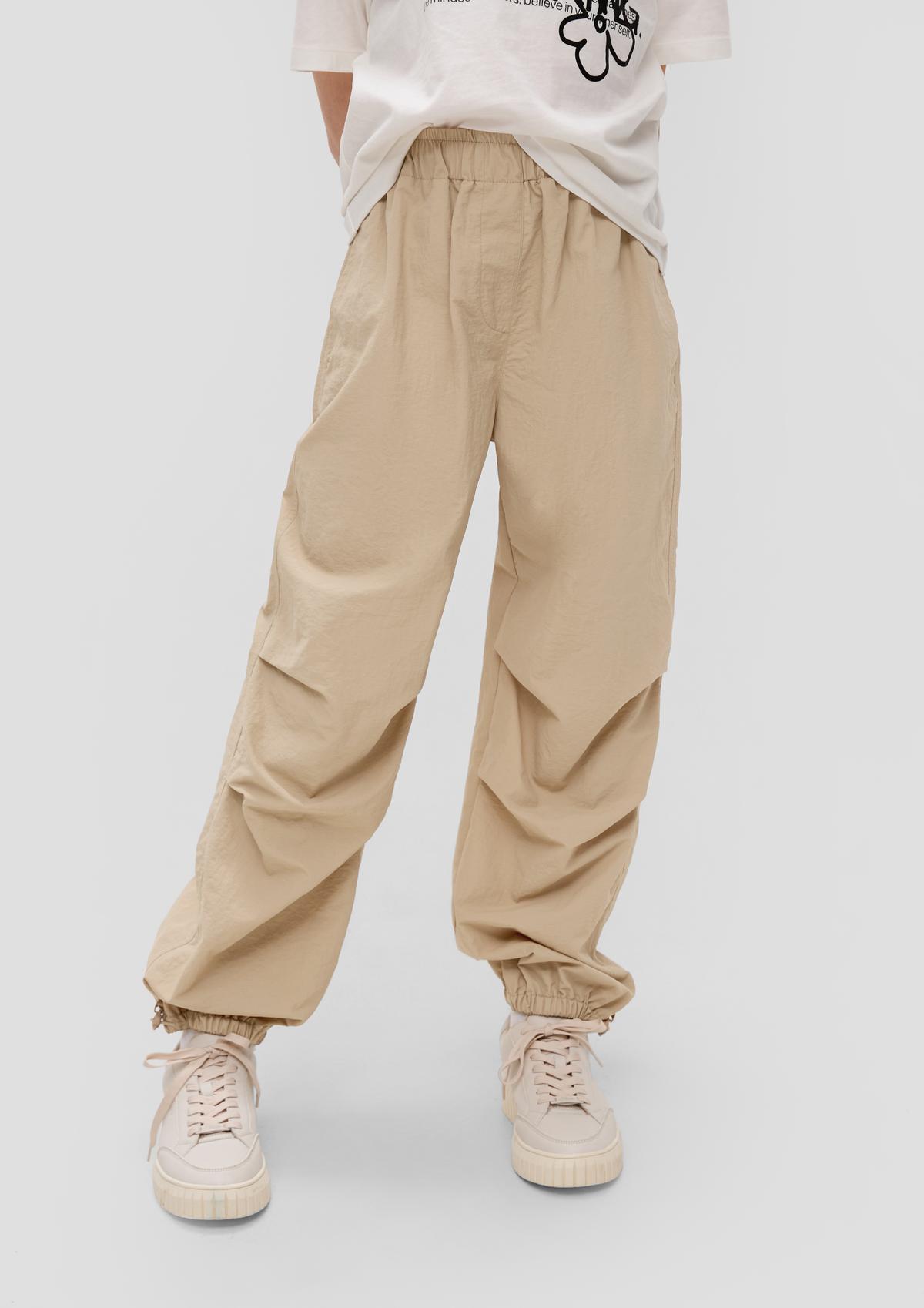 Parachute trousers with elastic