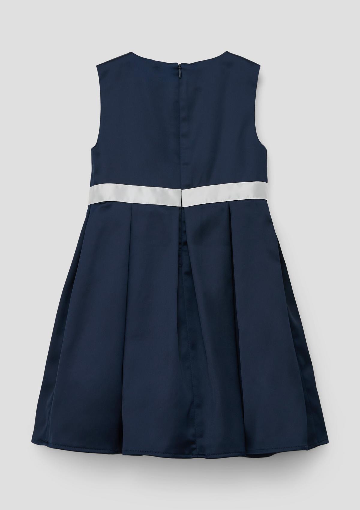 s.Oliver Saténové šaty s ozdobným lemom