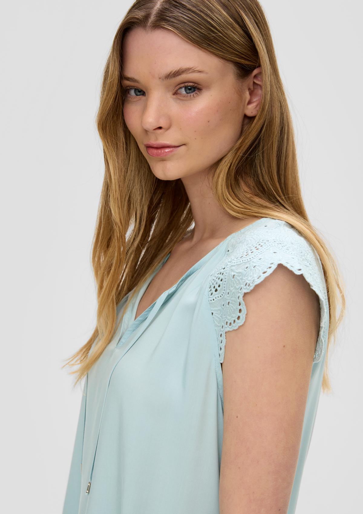 s.Oliver Mouwloze blouse met broderie anglaise