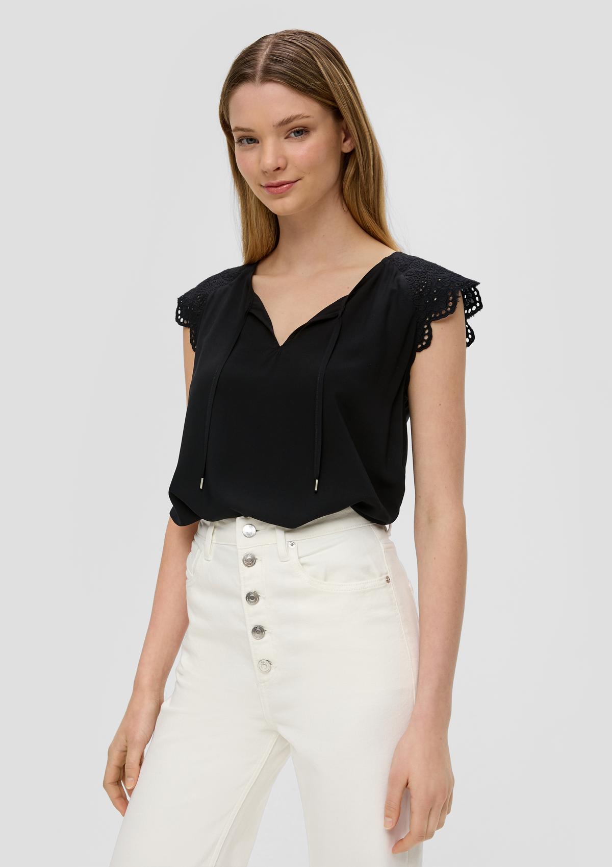 s.Oliver Mouwloze blouse met broderie anglaise