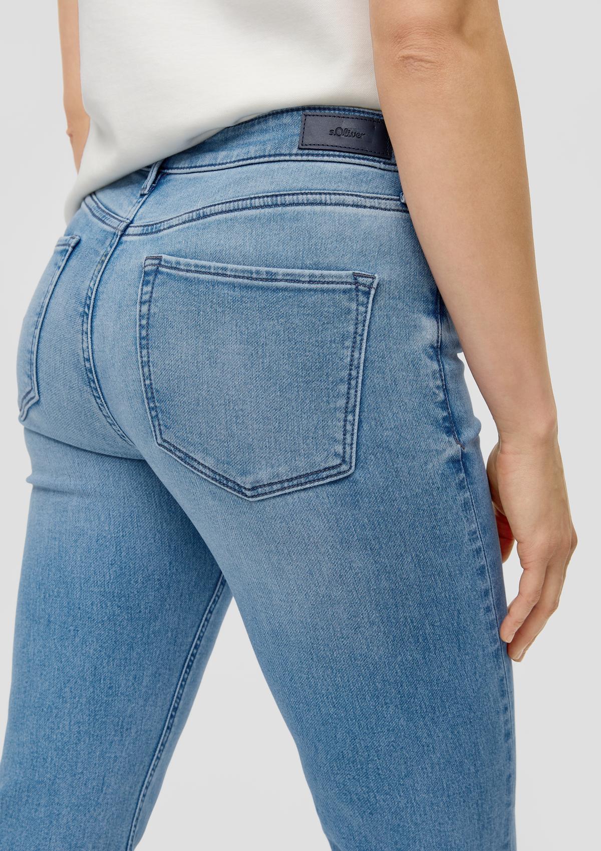 s.Oliver Skrajšane Jeans hlače Karolin/kroj Regular Fit/Mid Rise/ravne hlačnice/širša obroba v pasu