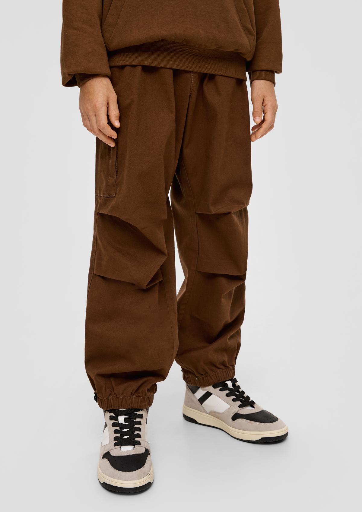 Loose fit: cotton blend cargo trousers