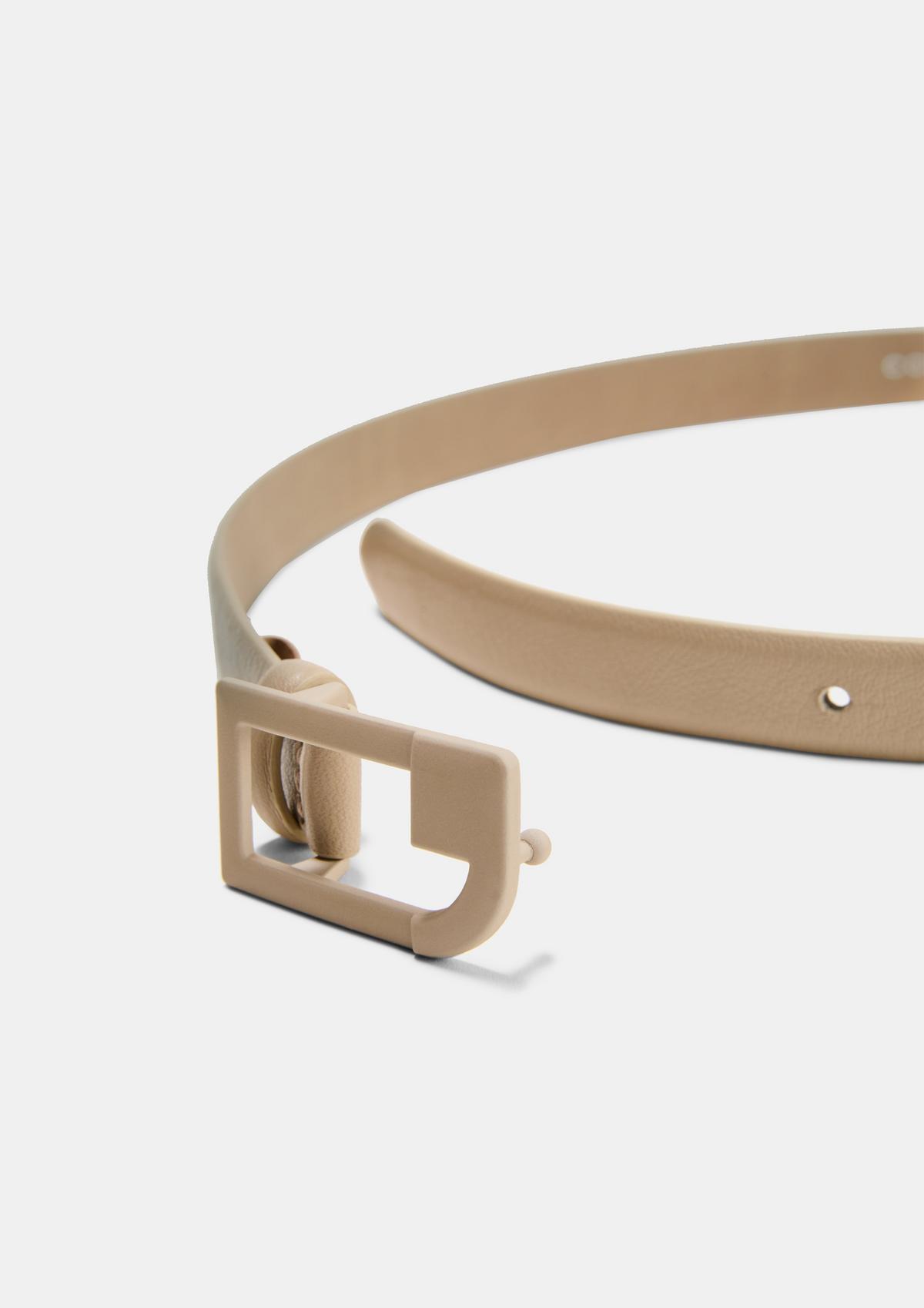 comma Thin waist belt made of smooth leather