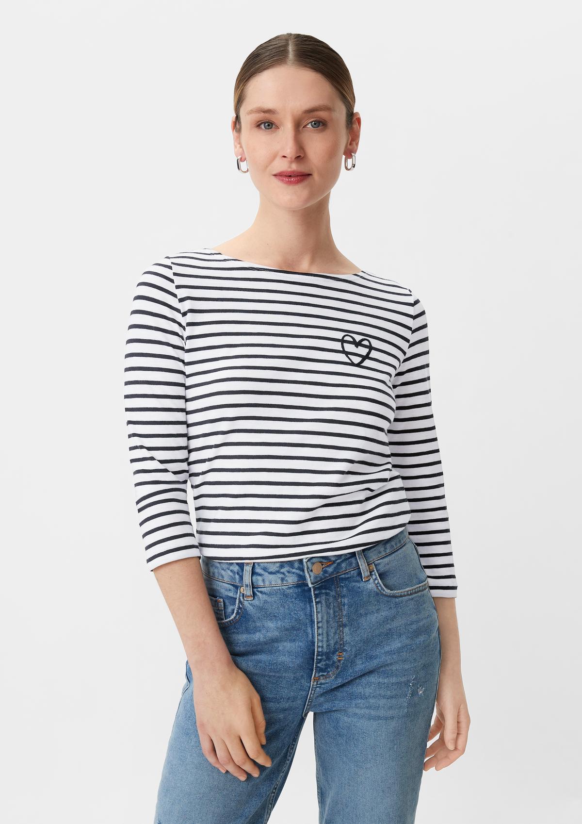 comma Striped top with 3/4-length sleeves