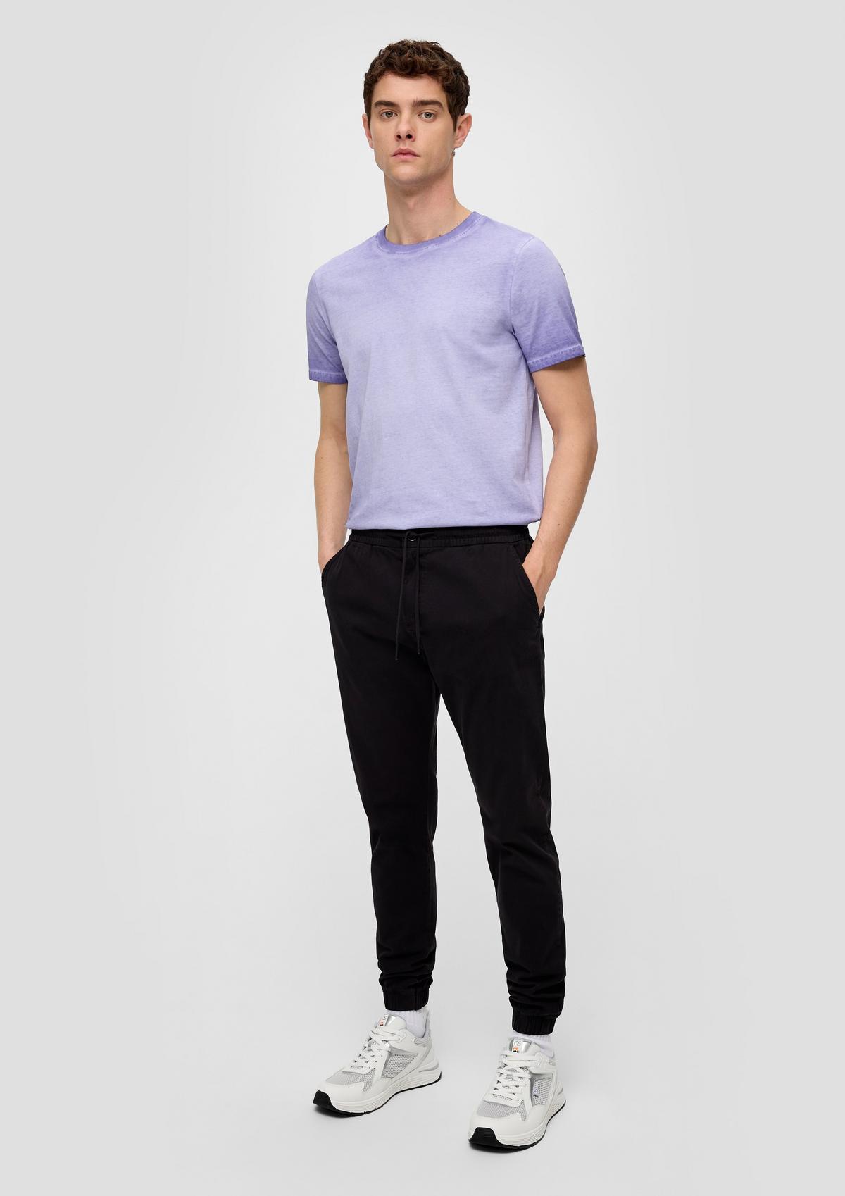 Slim fit: trousers with an elasticated waistband