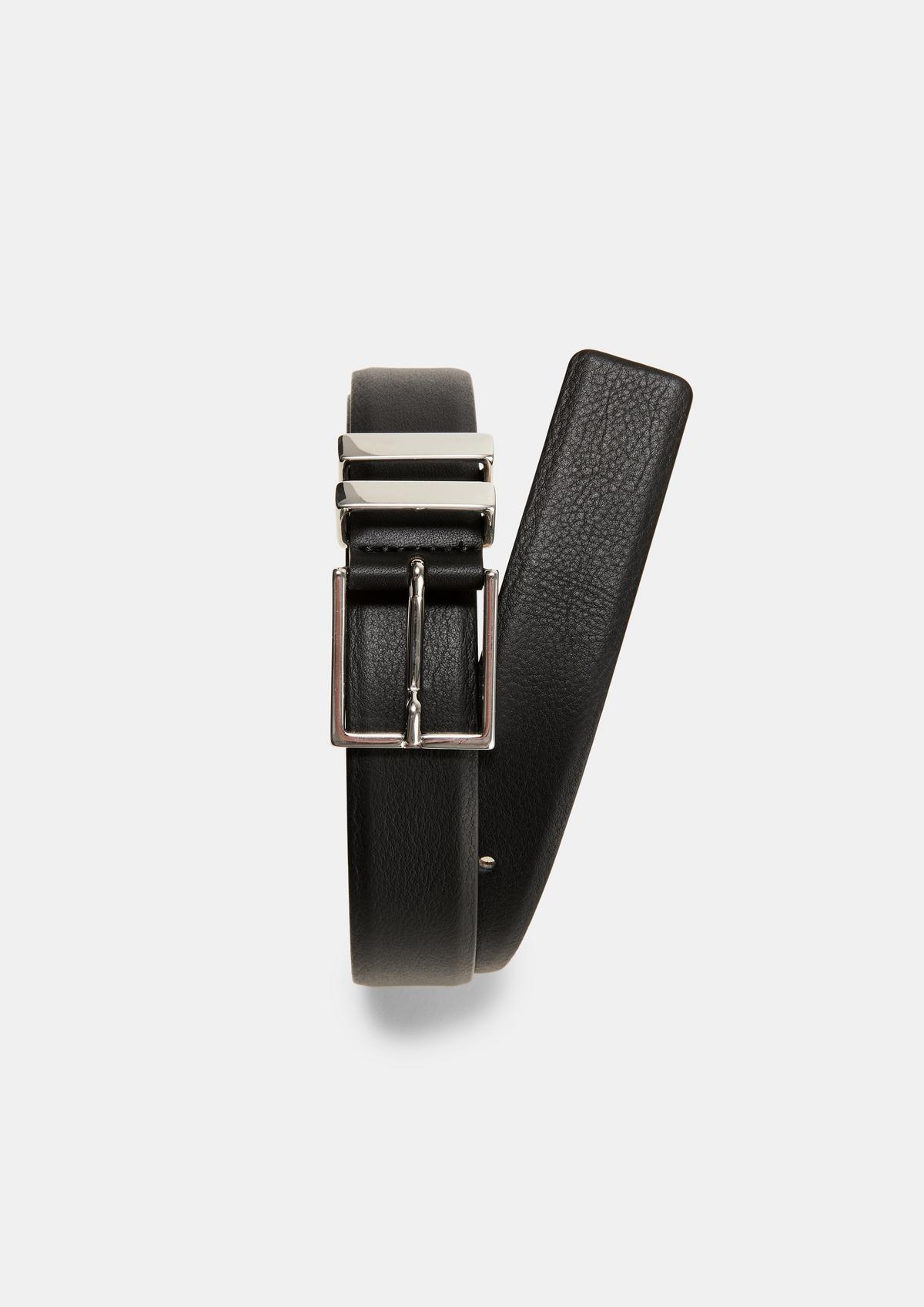 comma Leather belt with a pin buckle