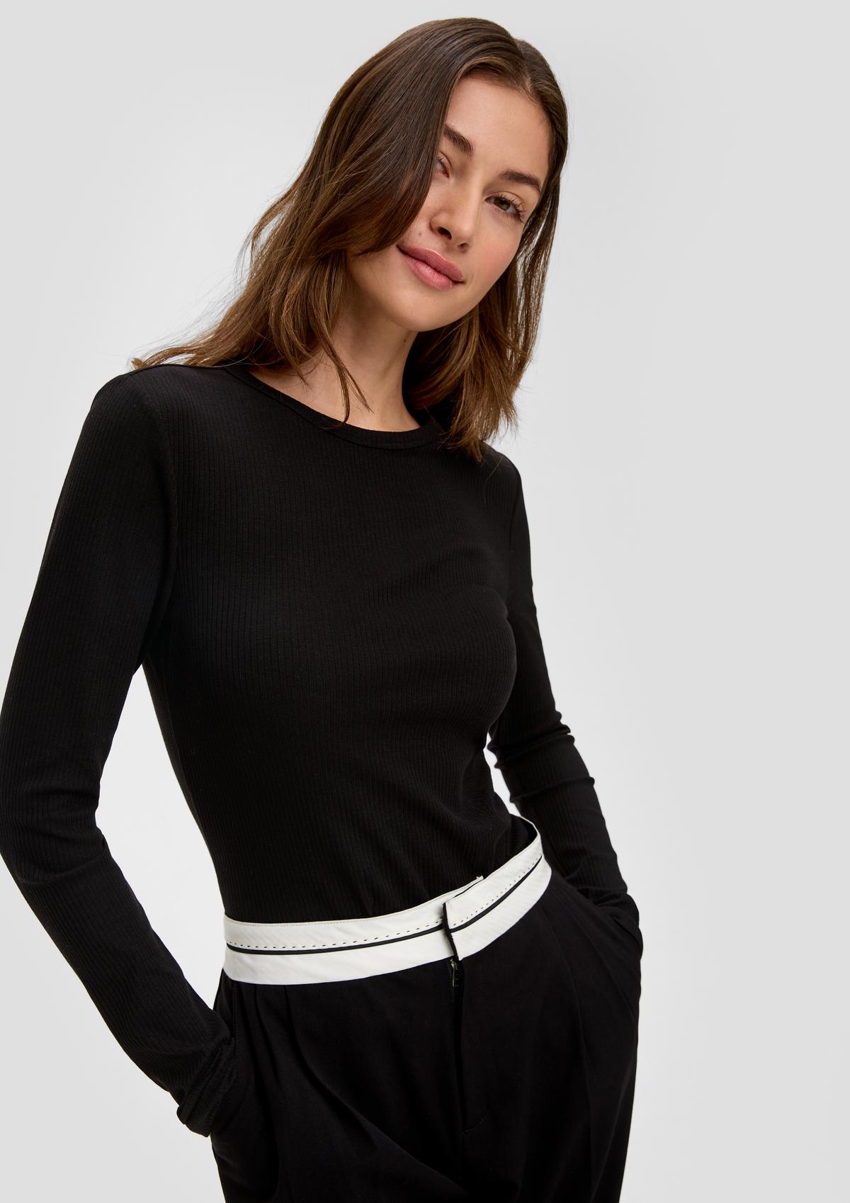 Long sleeve top with a ribbed texture