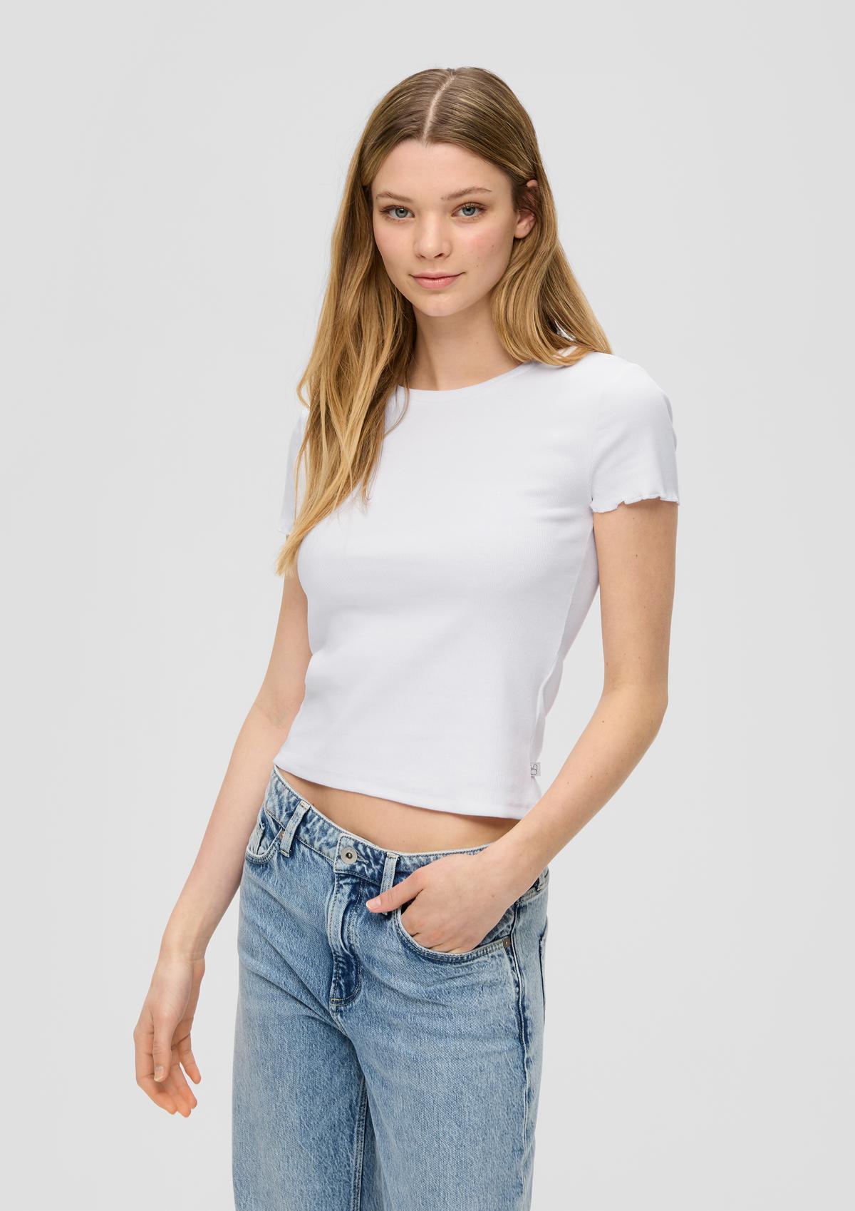 Cropped top with a ribbed texture