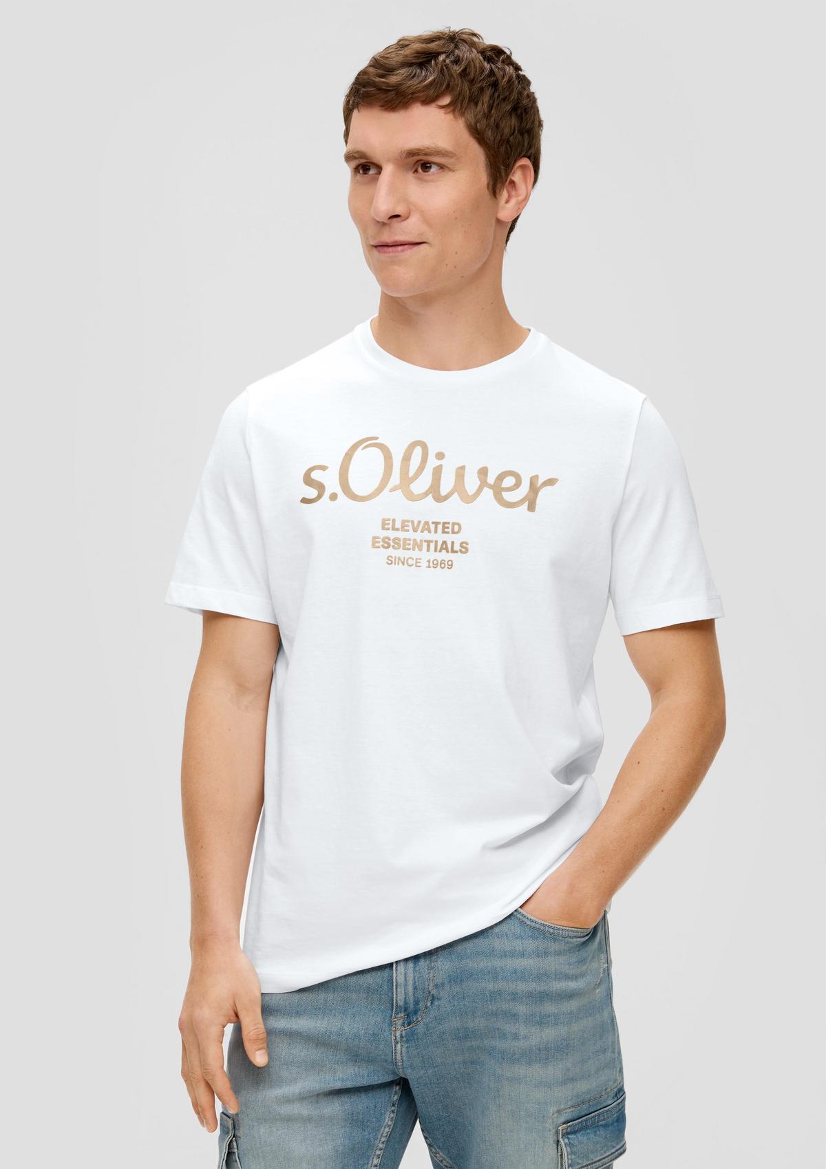 T-shirt with a print front white 