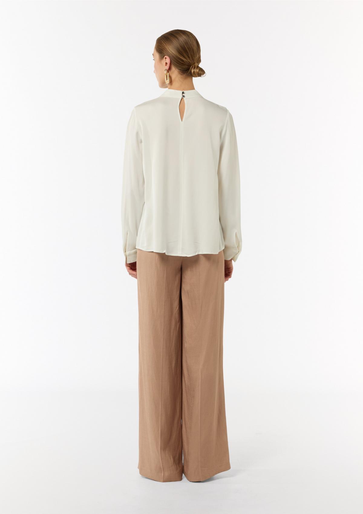 comma Blouse with pleated detail