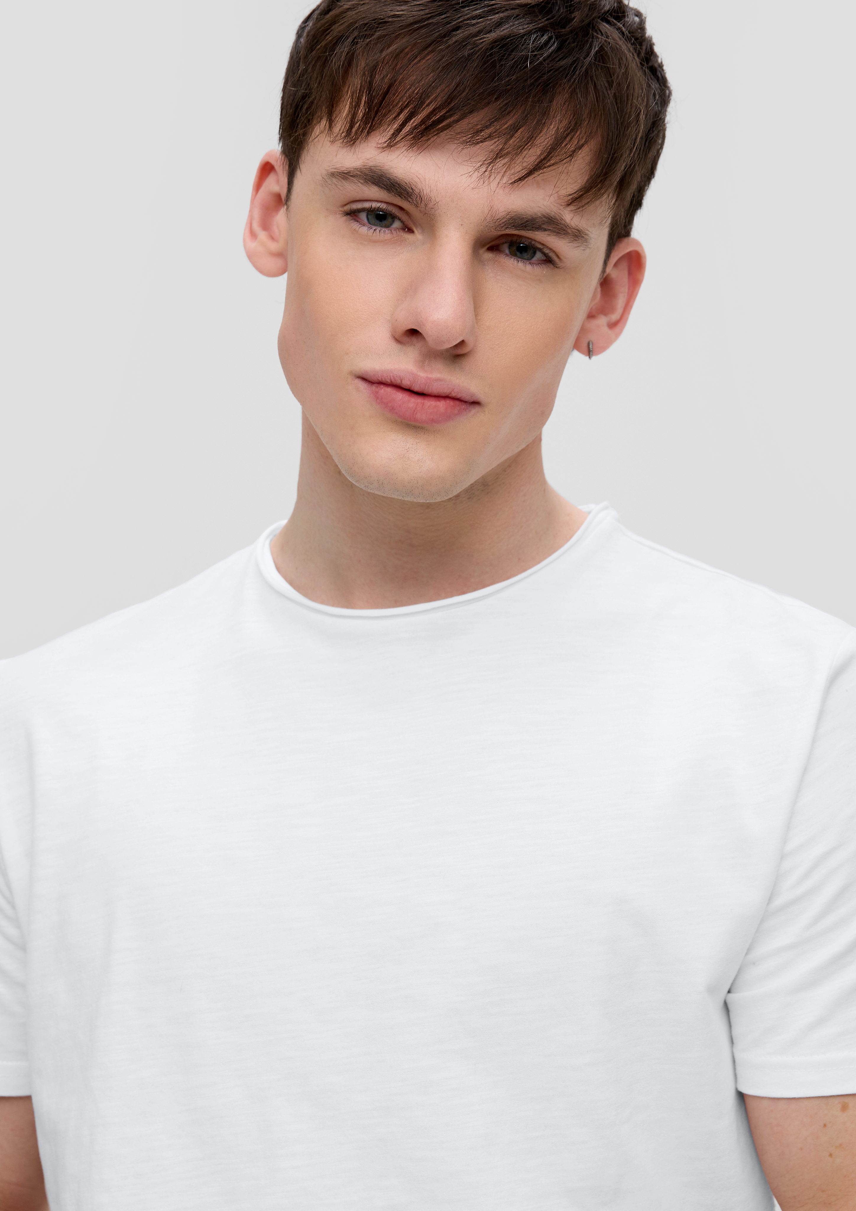 T-shirt in 0100, 9999, 7238 & 8161