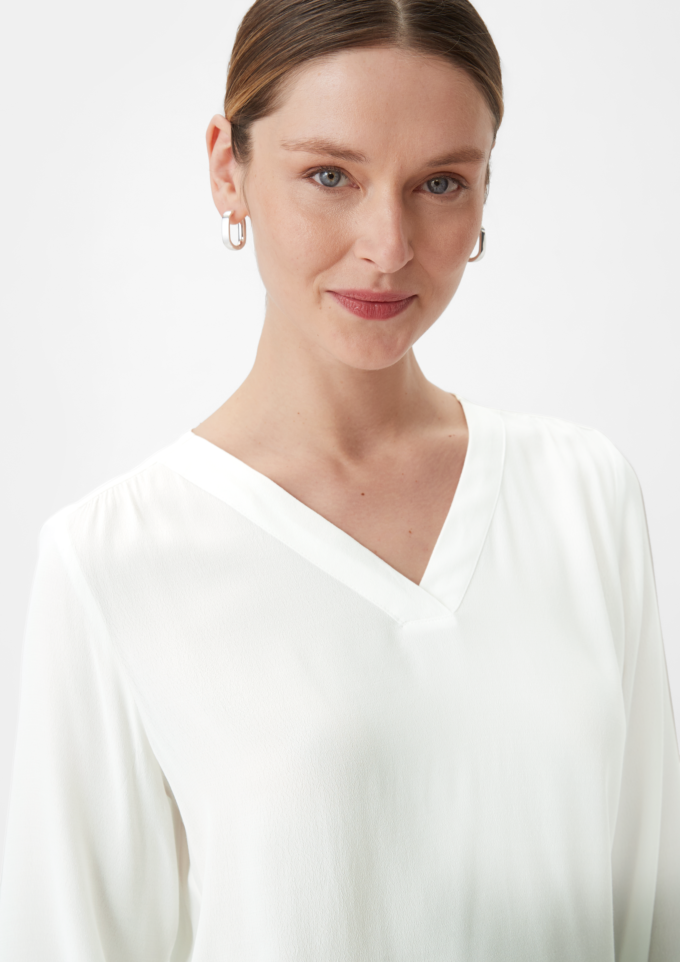 v-neck-viscose-blouse-white-comma