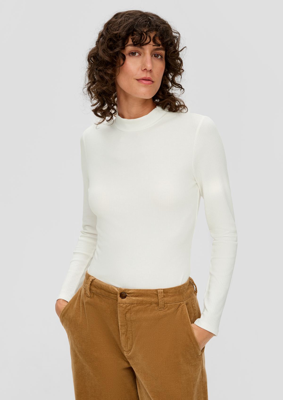 Long sleeve top with a ribbed texture