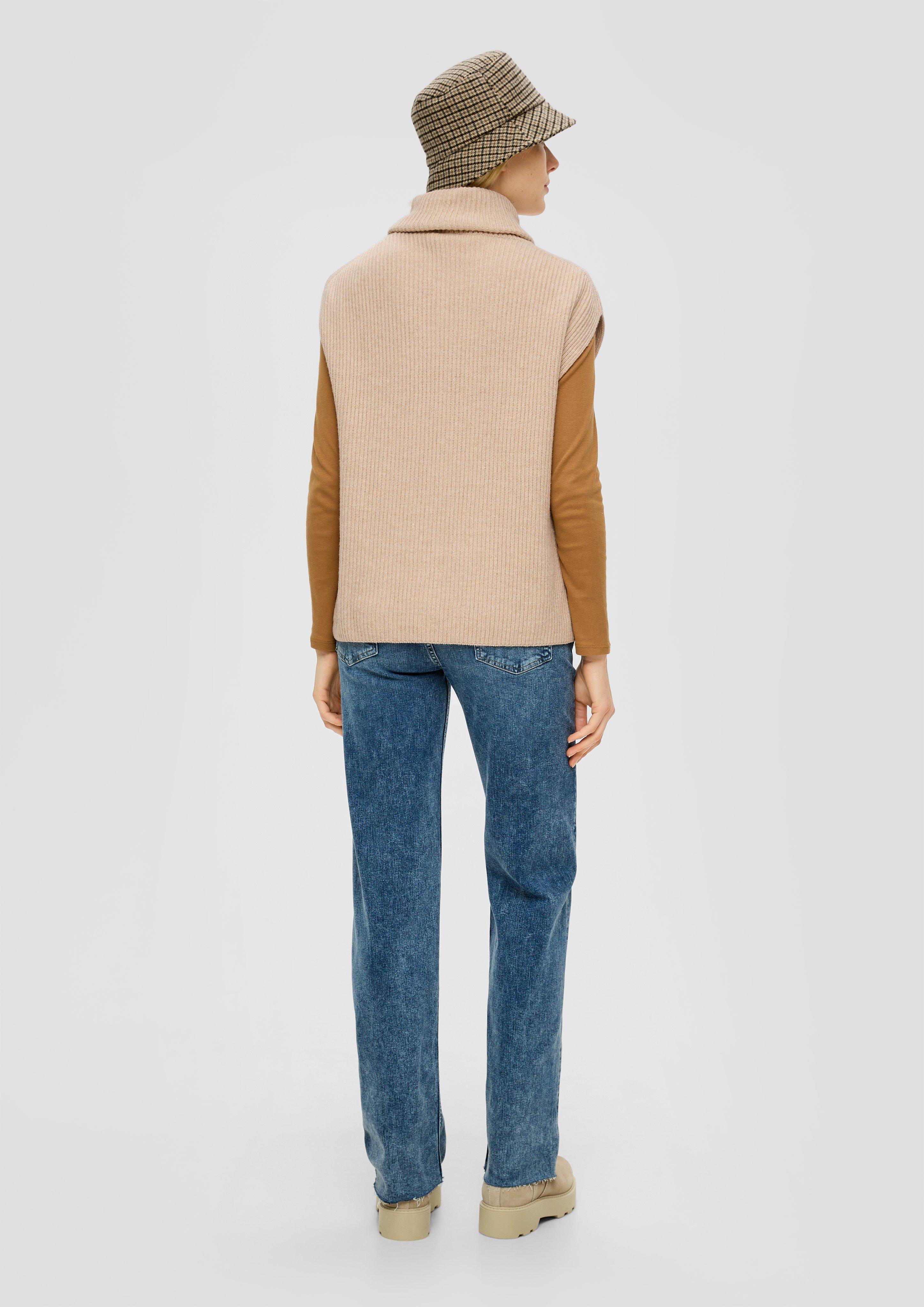 Sleeveless knitted jumper in 