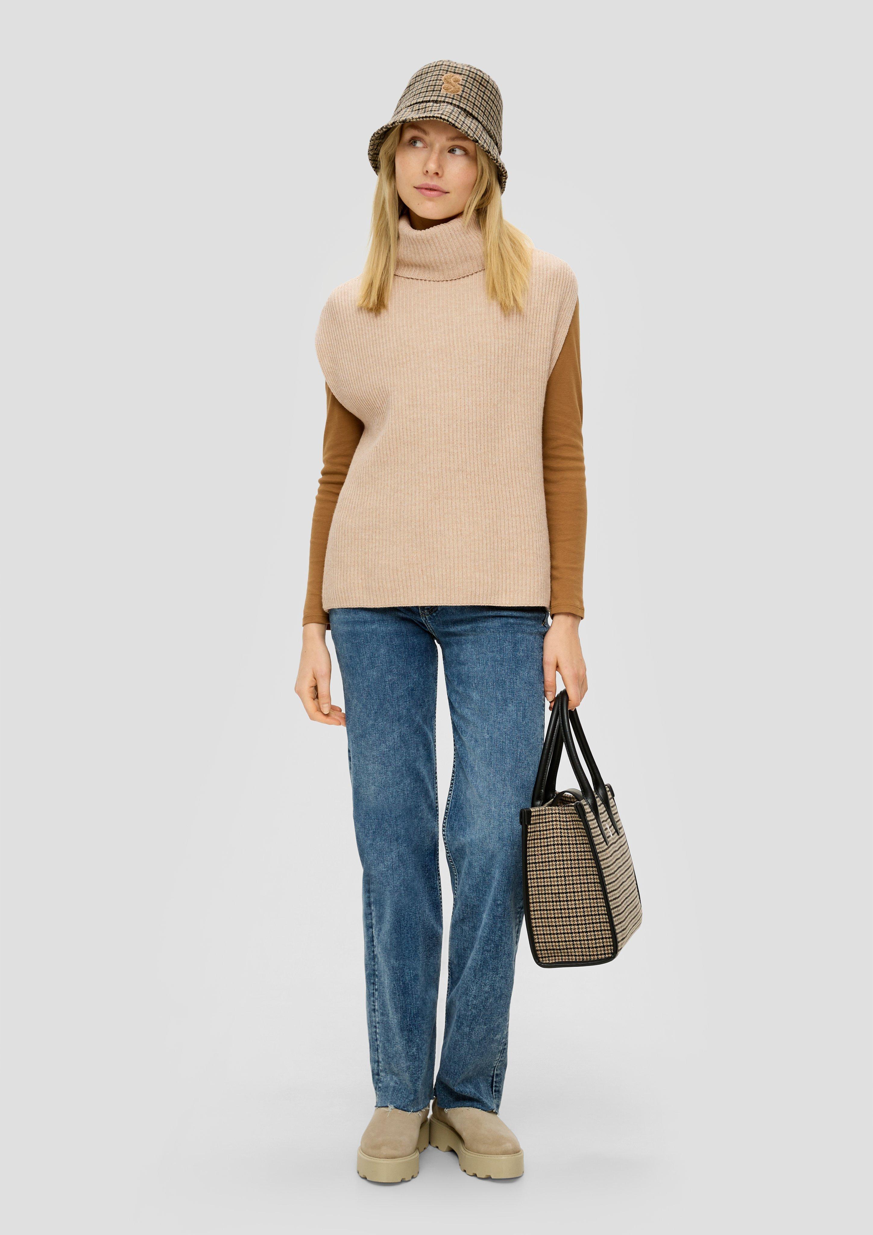Sleeveless knitted jumper in 