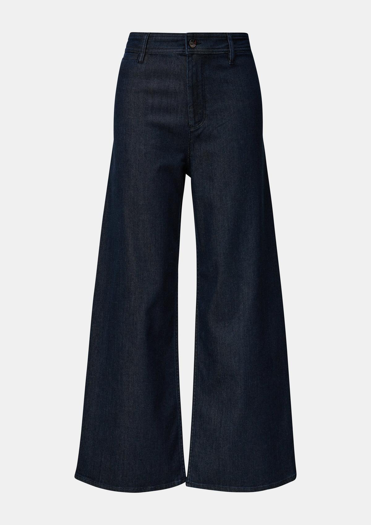 comma Regular: jeans with a cropped leg
