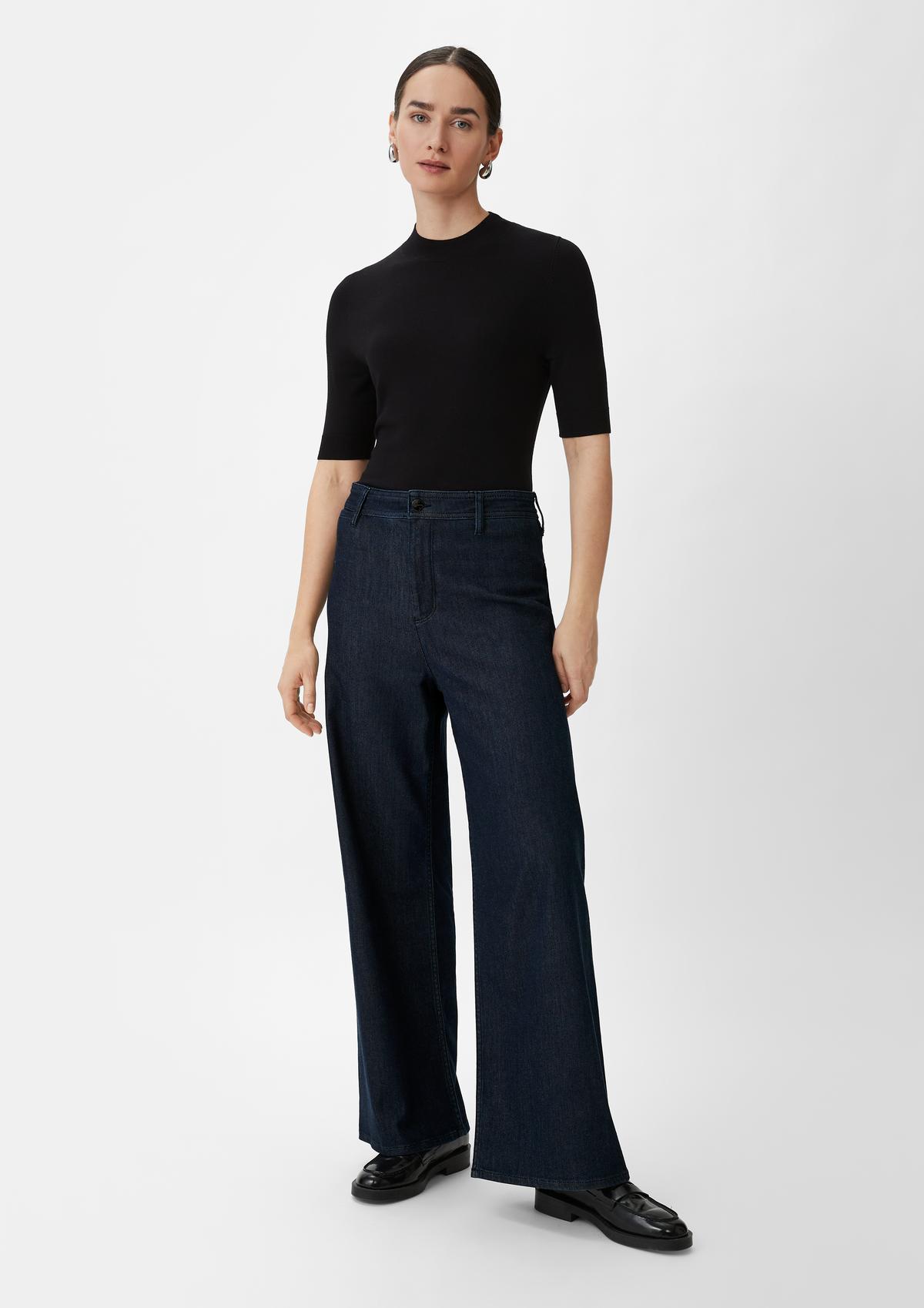 comma Regular: jeans with a cropped leg