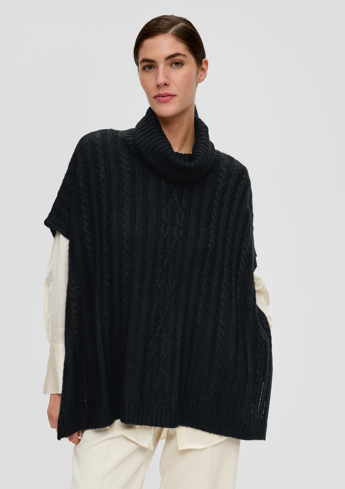 ne Quittez pas　Wool Emb Poncho 1063.jpg