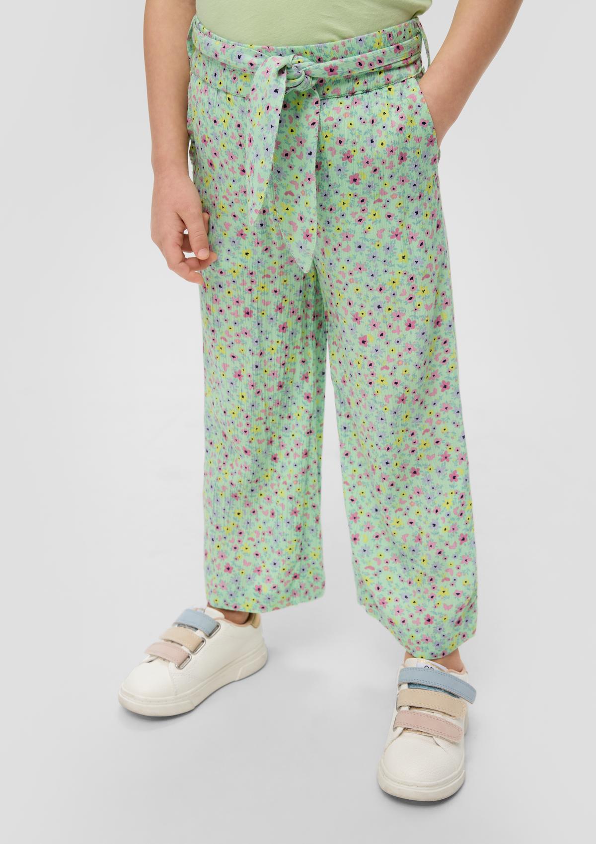 Wide-leg trousers with an all-over print