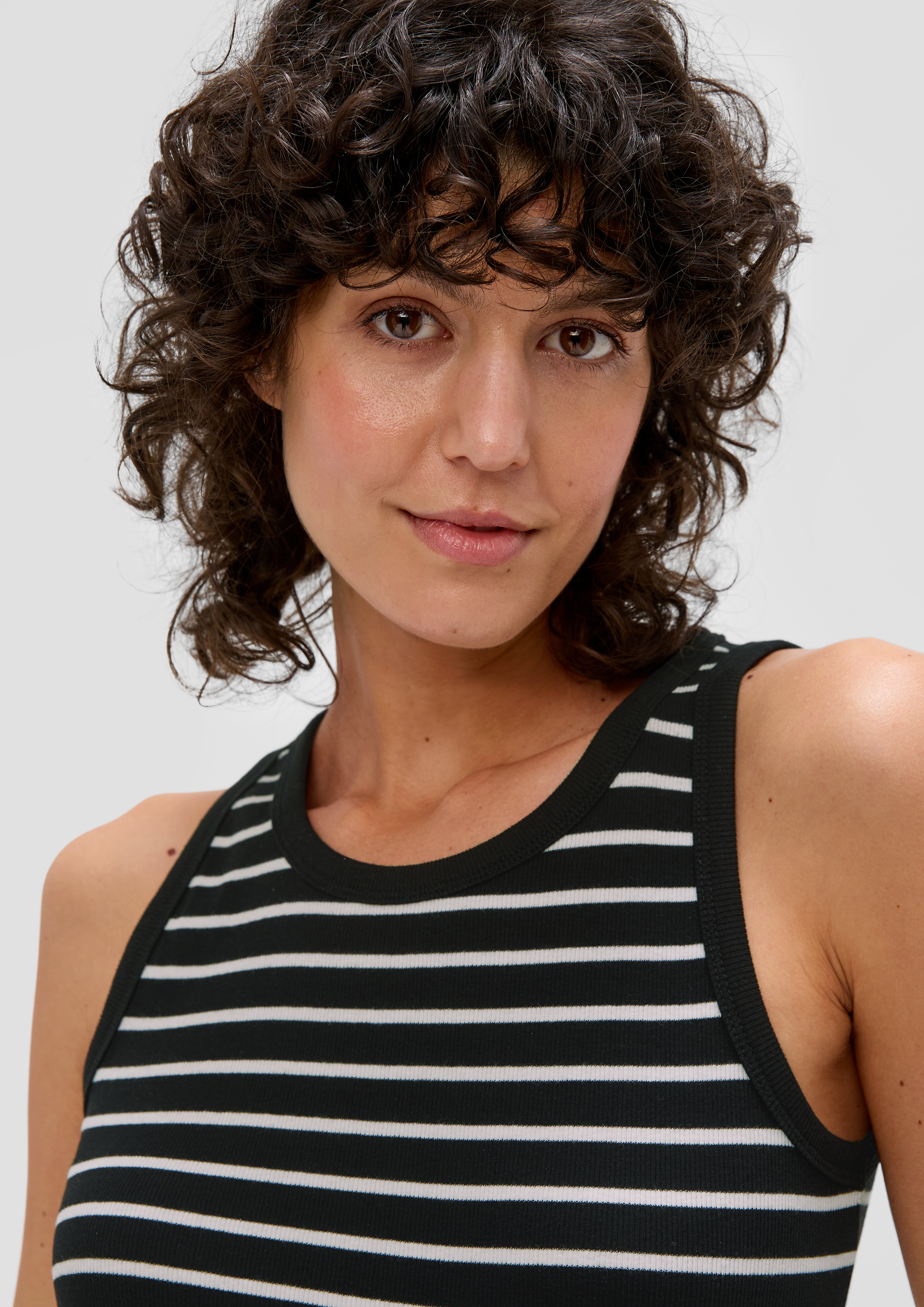 T-shirt in 99H2, 0210, 9999 & 02H2