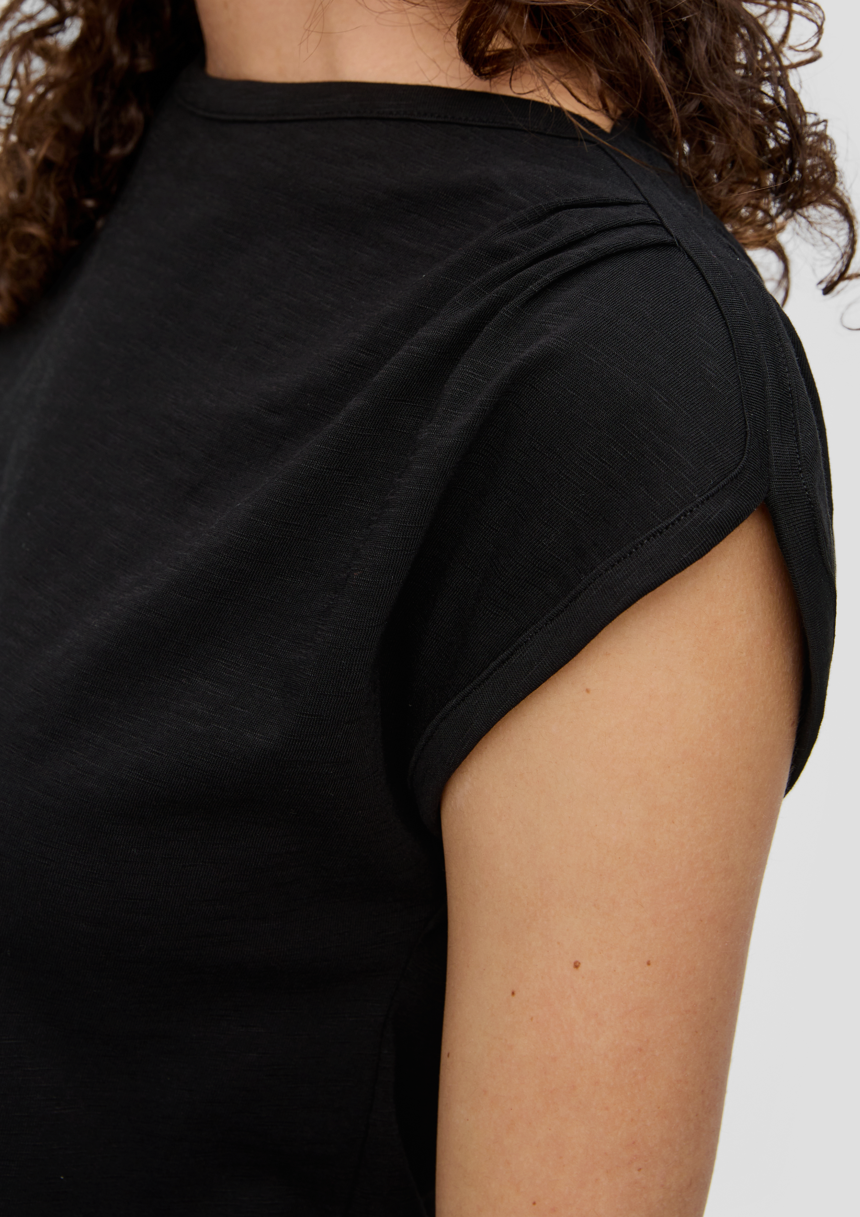 T-shirt in 9999, 5531, 2590, 0210, 59A4, 5959 & 59A1