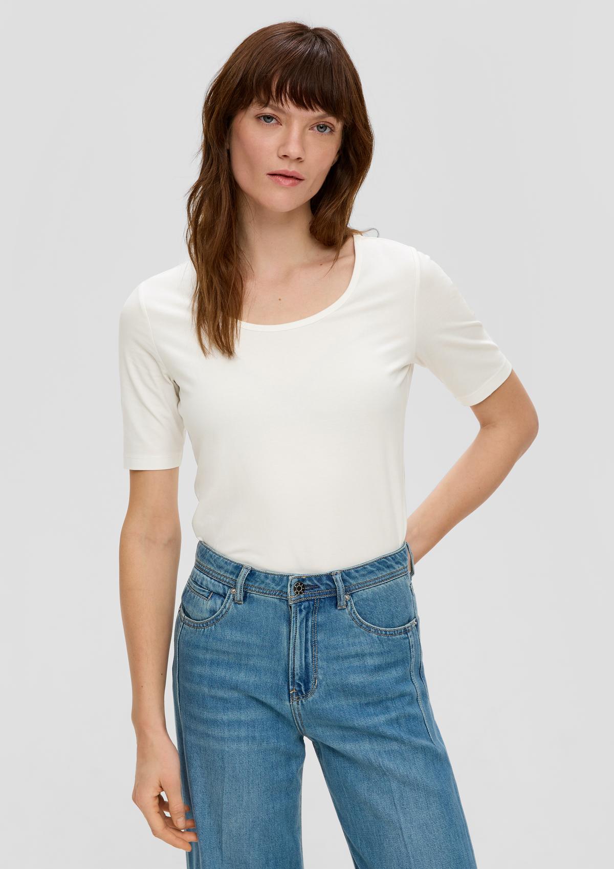 Jersey T-shirt with a scoop neckline