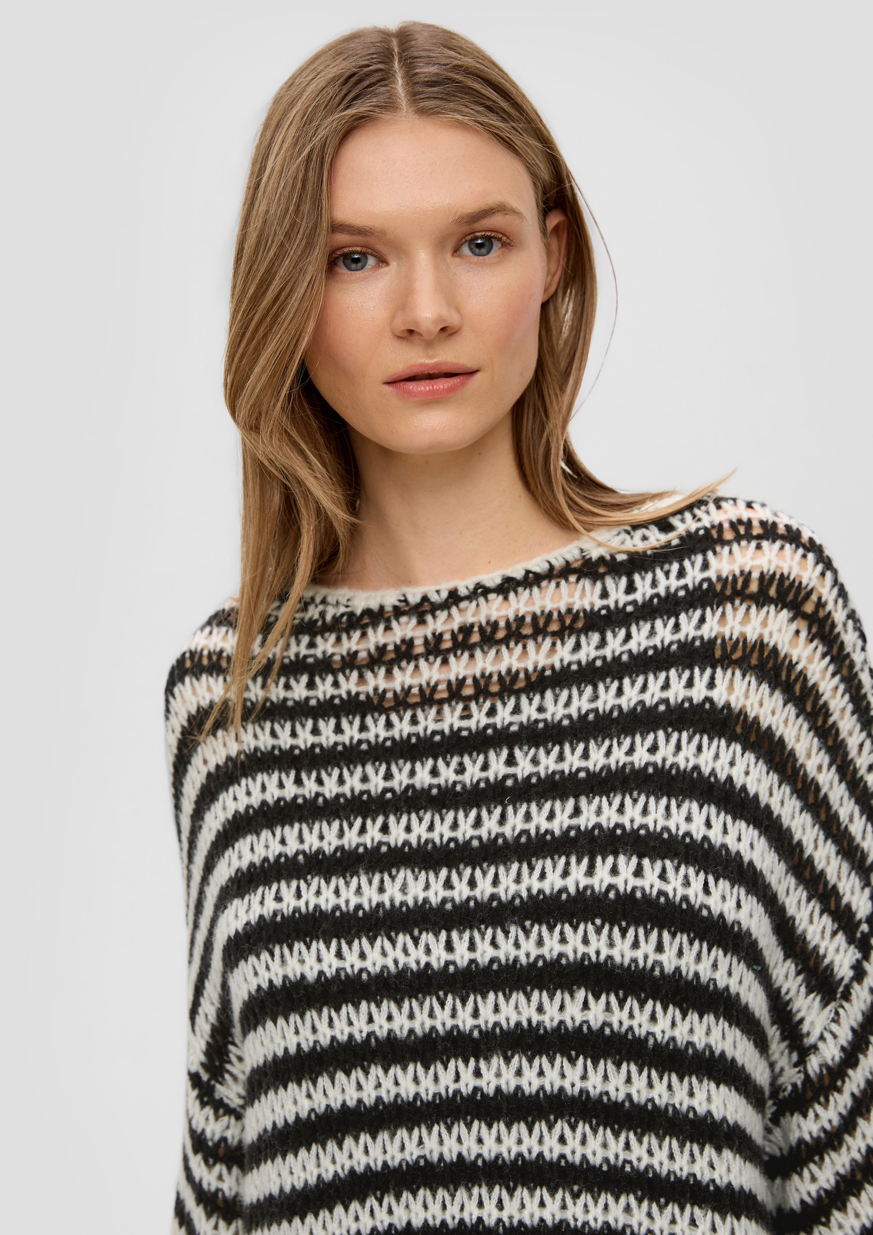 Knitted sweater with stand-up collar - cream | s.Oliver