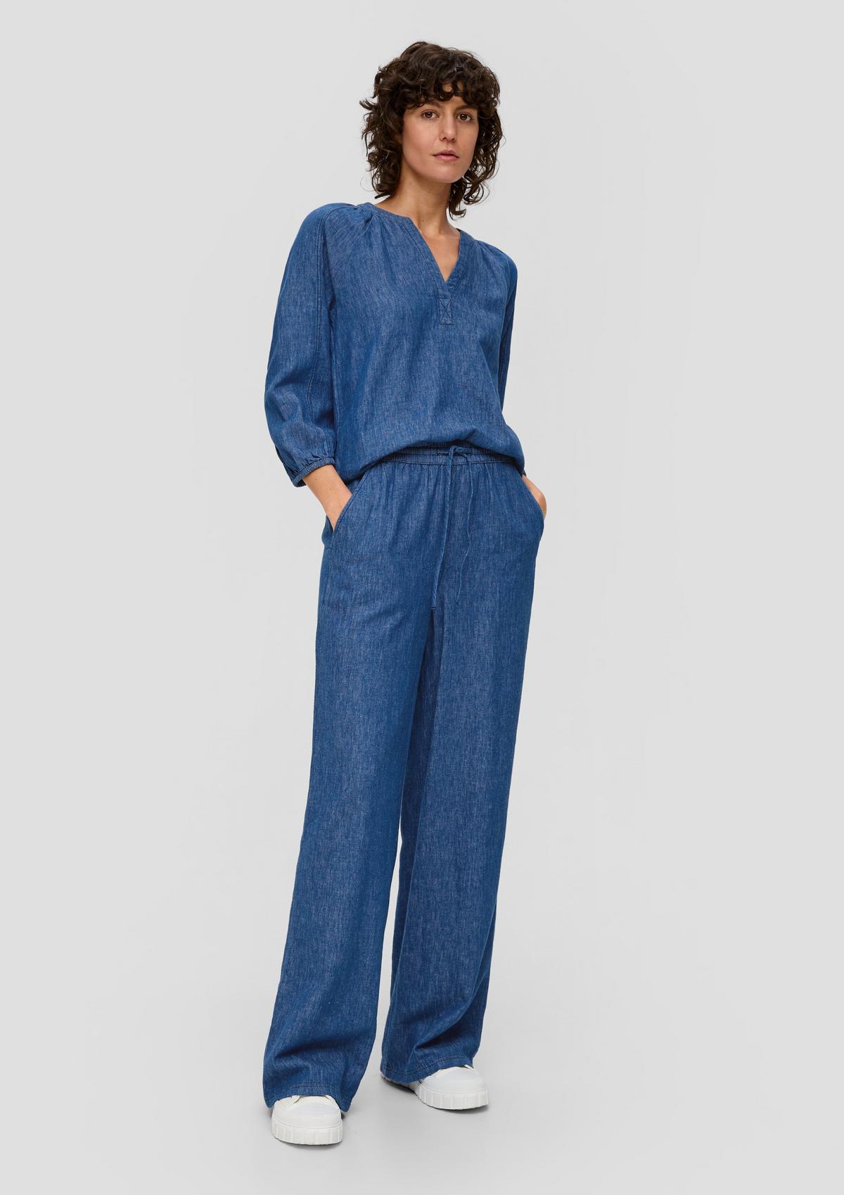 Relaxed fit: wide-leg twill trousers