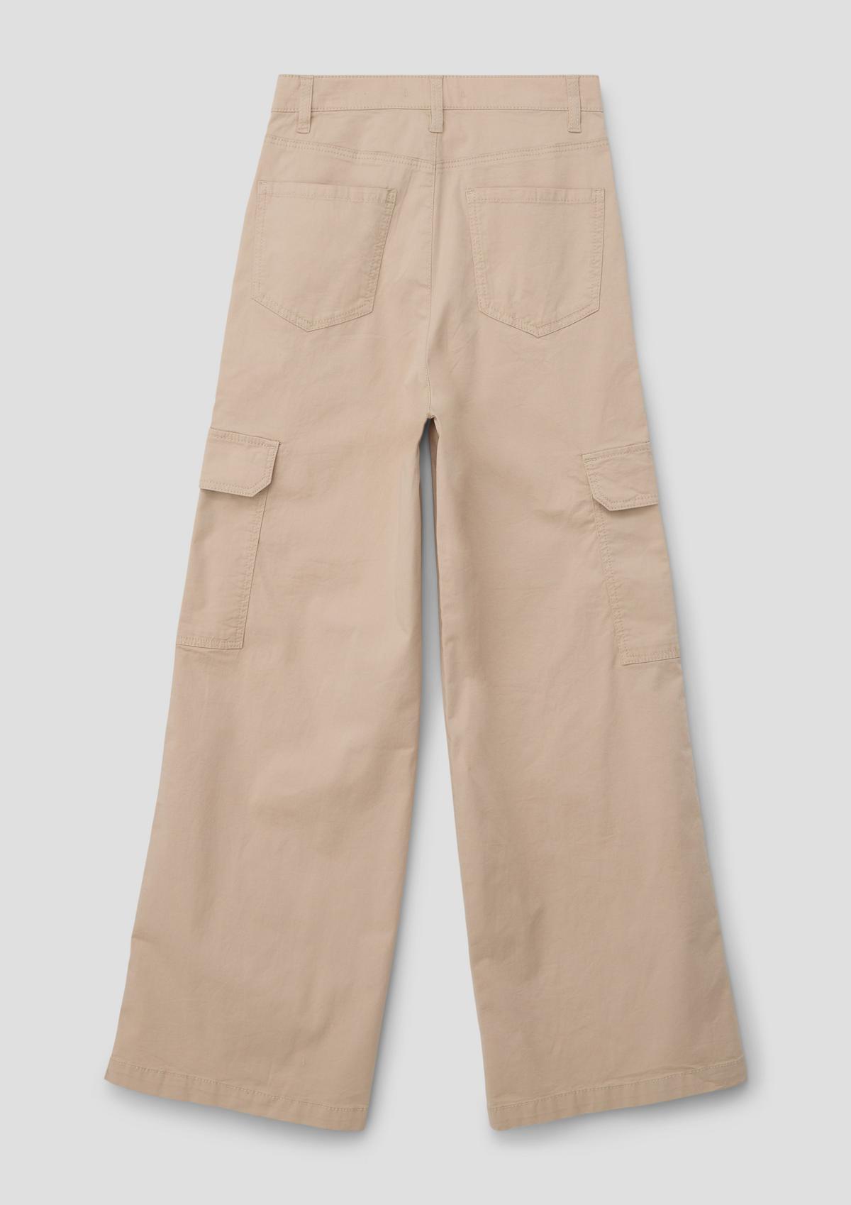 s.Oliver Loose: kalhotami v cargo stylu a se širokými nohavicemi