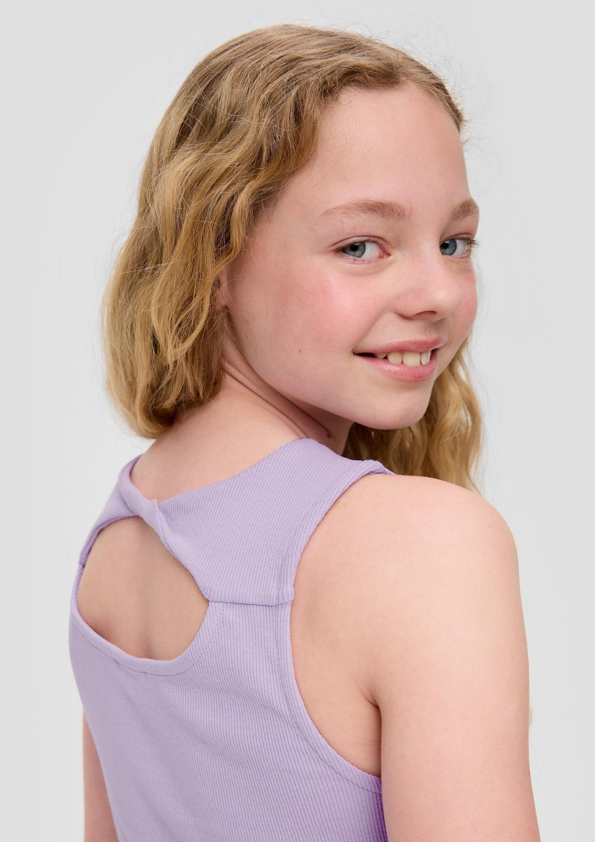 Sleeveless top with cut-out on the back