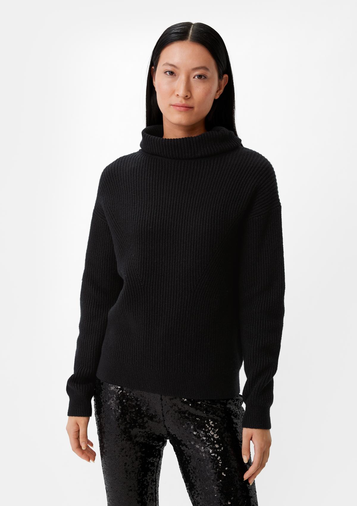 Knitted jumper with a turtleneck