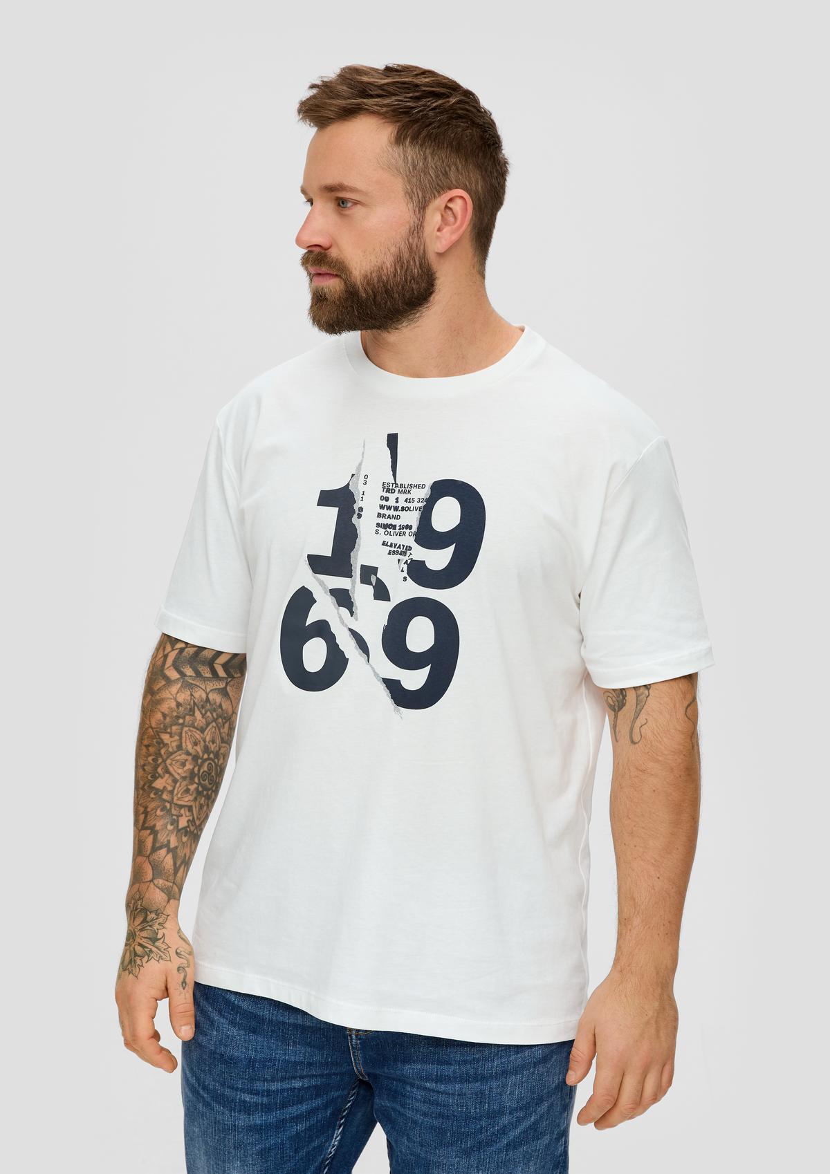 with front a T-shirt white print -