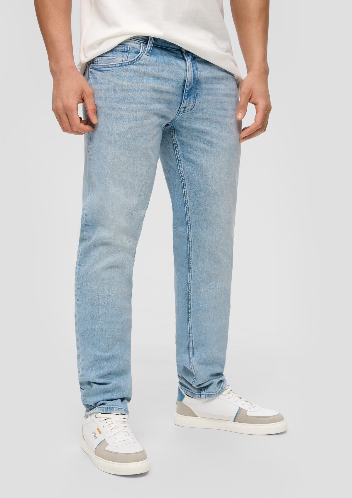 s.Oliver Regular: jeans met slijtageplekken