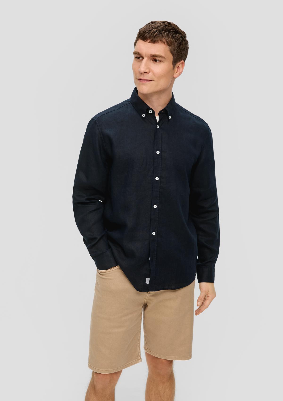 Linen shirt with a button-down collar