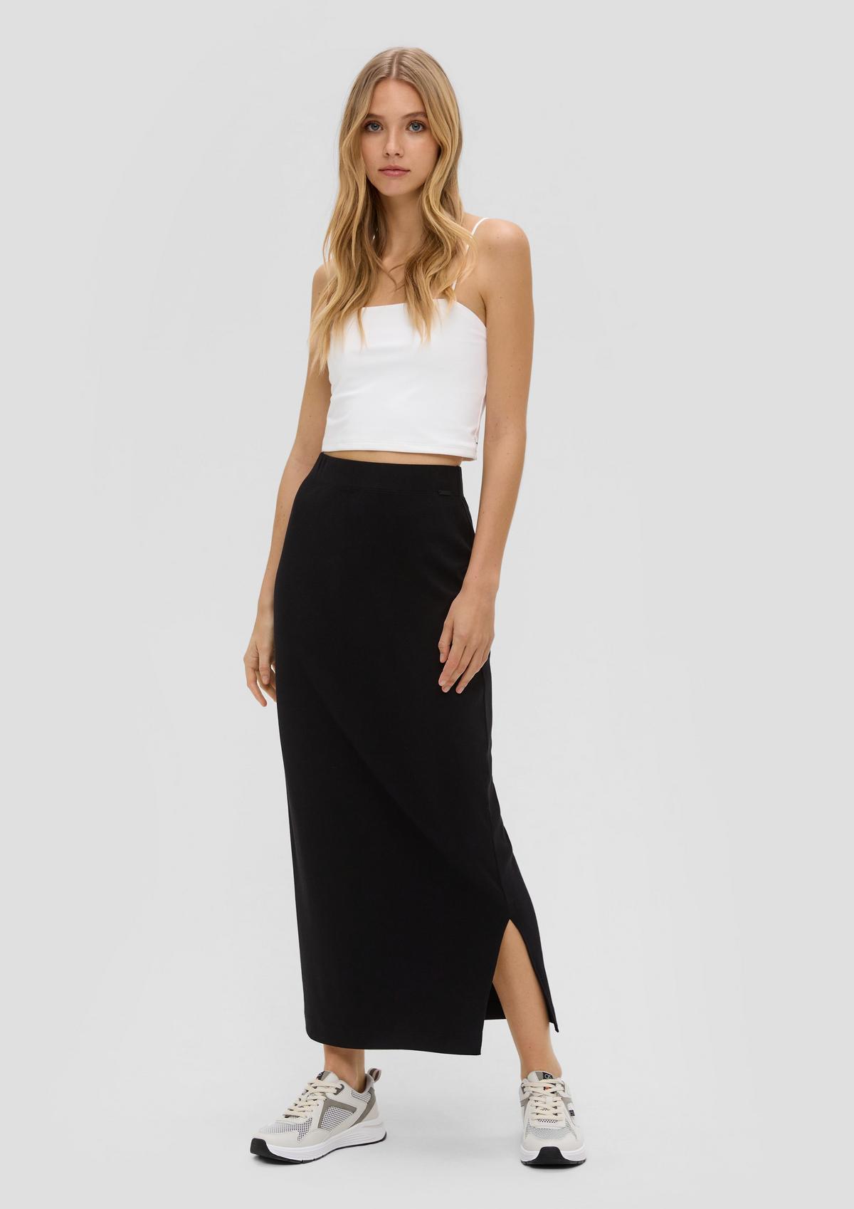 Maxi skirt with a ribbed texture