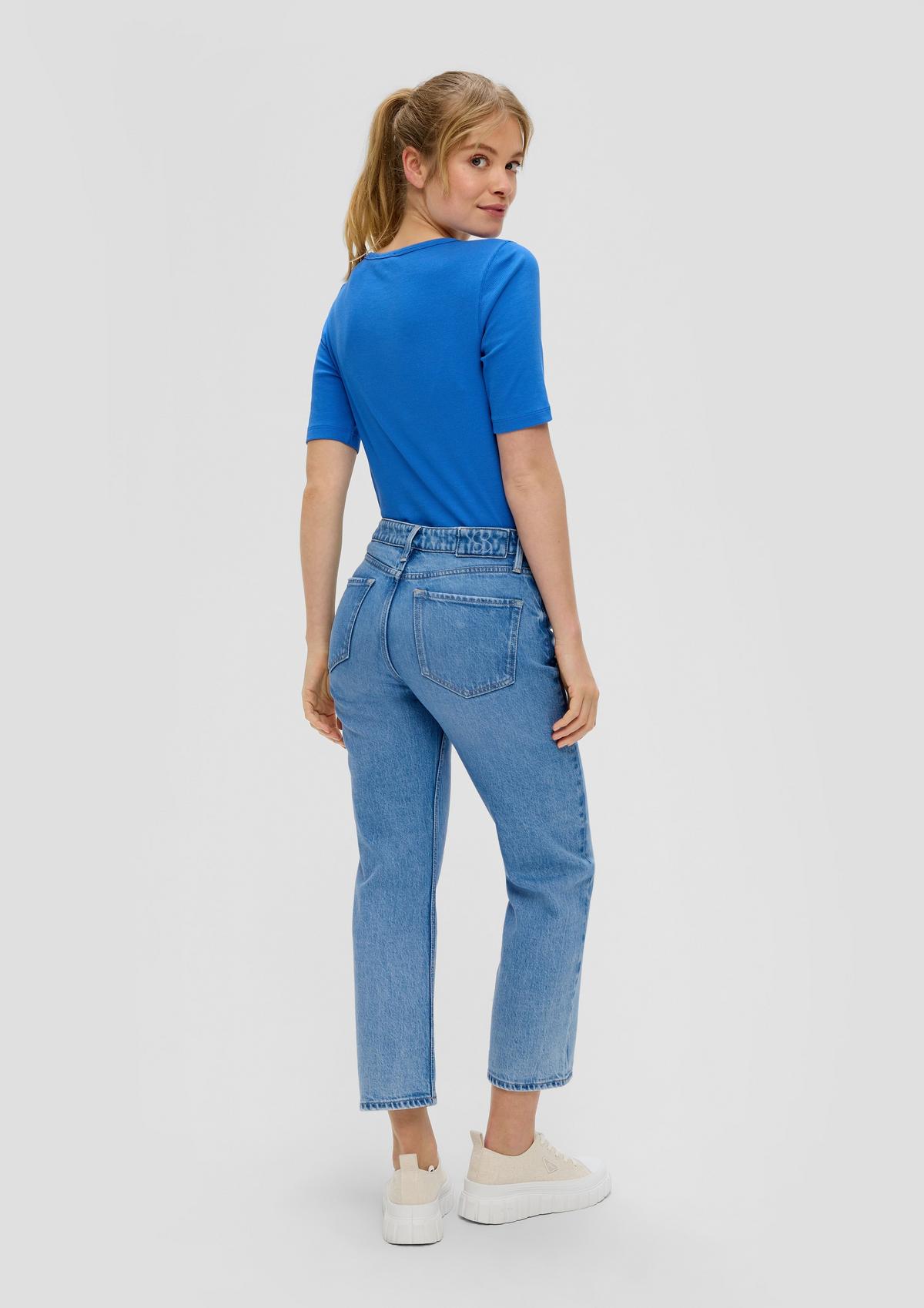 s.Oliver Jeans hlače Karolin / kroj Regular Fit / Mid Rise / Ravne hlačnice / Vzorec po celotnem oblačilu