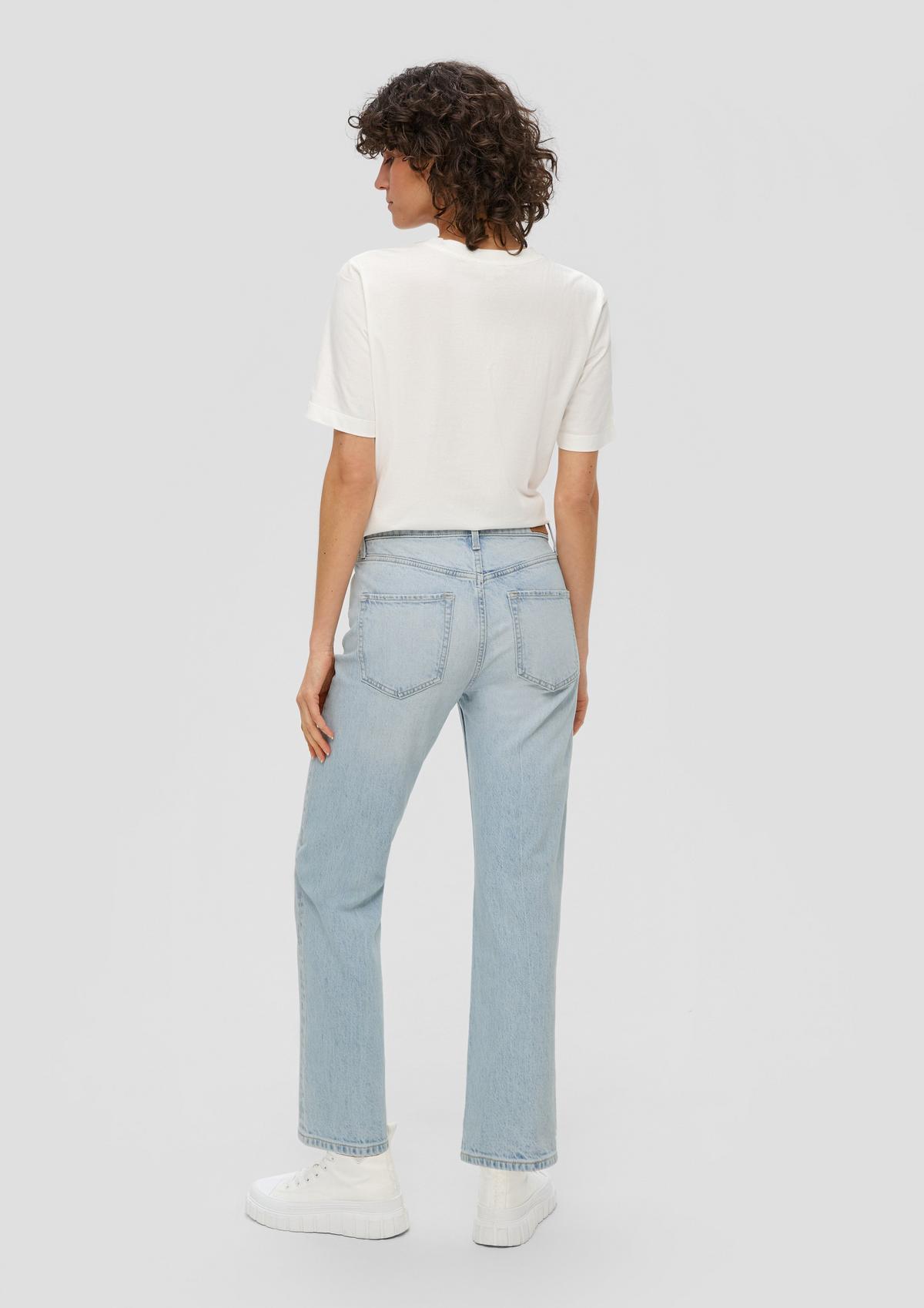s.Oliver Krajše jeans hlače Karolin / kroj Regular Fit / High Rise / ravne hlačnice / podrobnosti z bleščicami