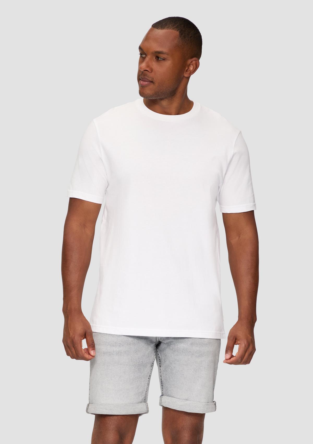 T-shirt with a round neckline