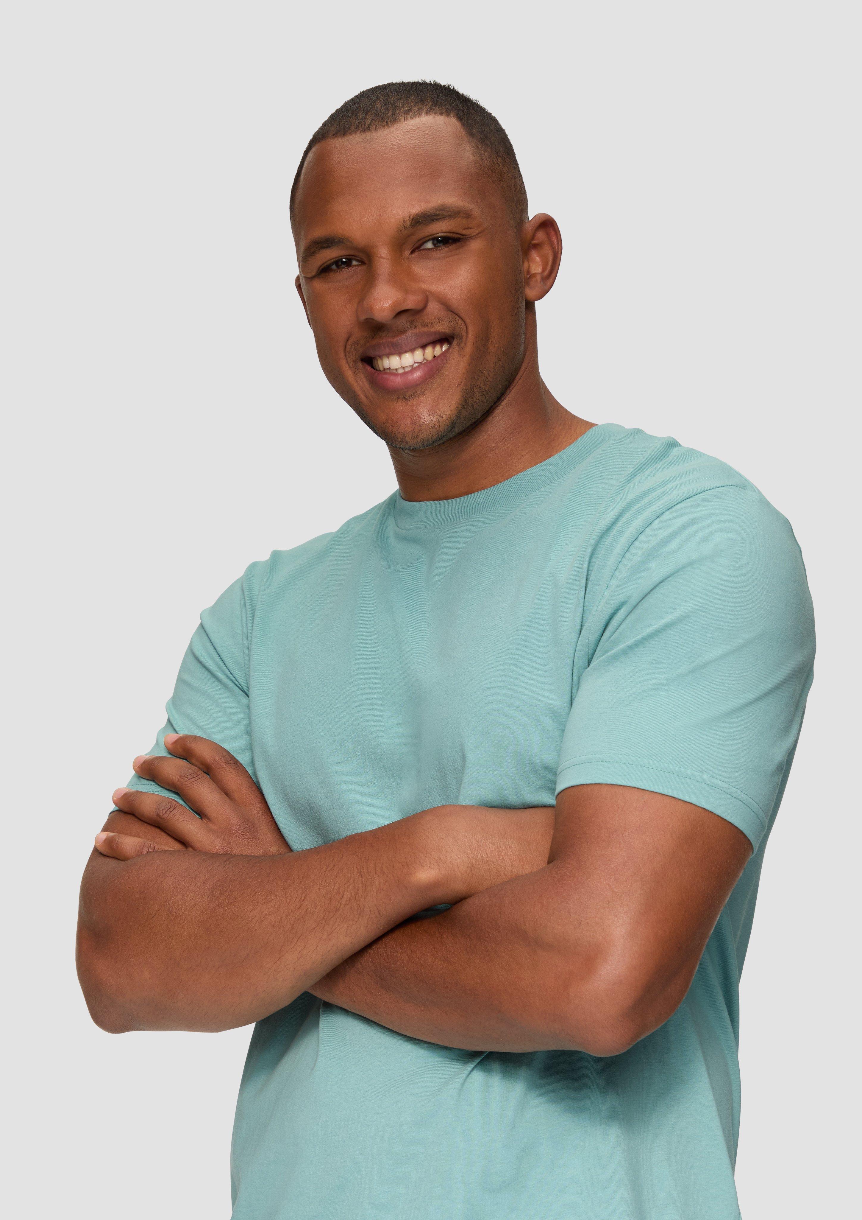 T-shirt in 6134, 0100, 9999, 5884, 7219, 7967, 5320 & 6245