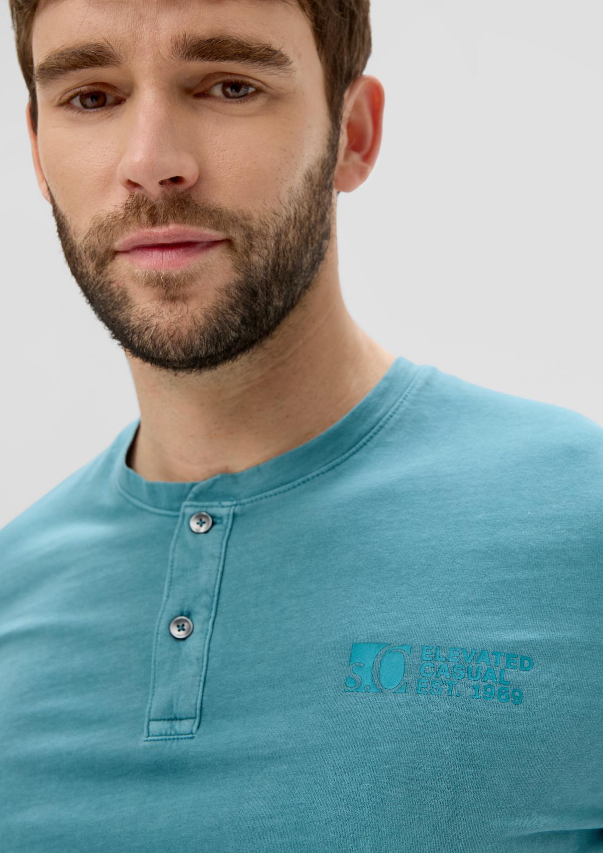 s.Oliver Garment-dyed T-shirt met henley-hals