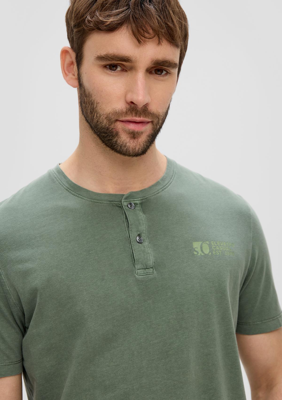 s.Oliver Garment-dyed T-shirt met henley-hals