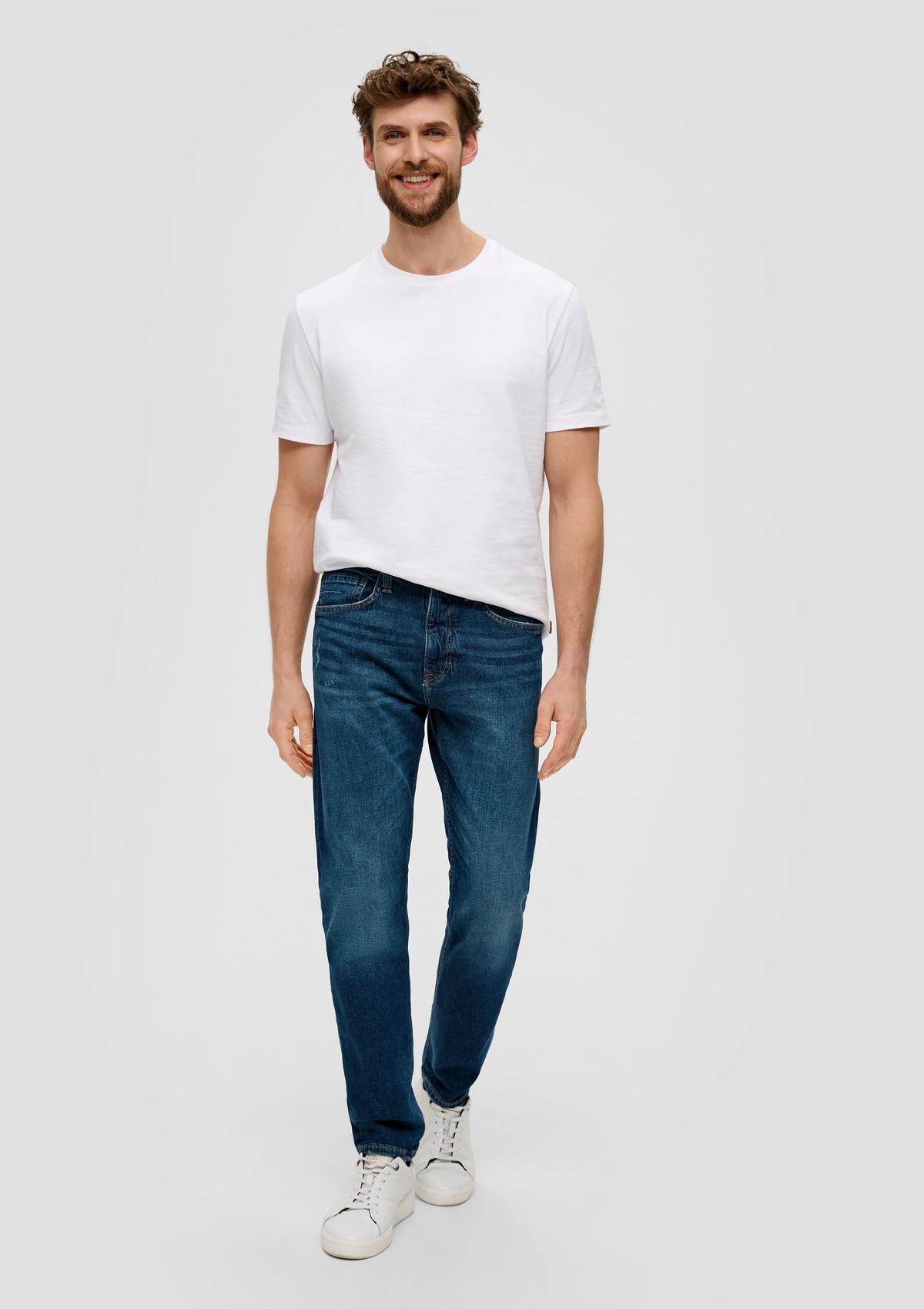 Jean / Coupe Regular Fit / Taille haute / Tapered Leg