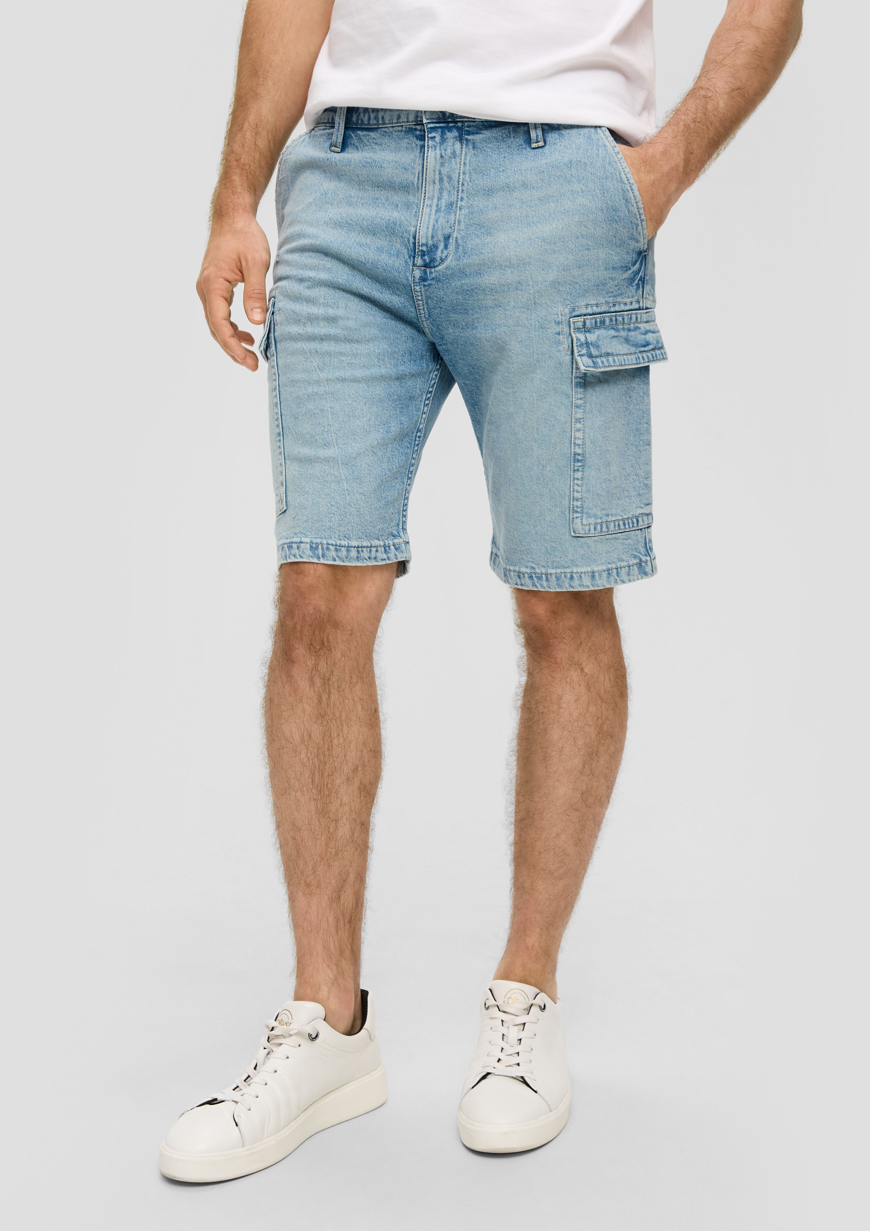 Denim shorts / regular fit / high rise / straight leg / cargo 