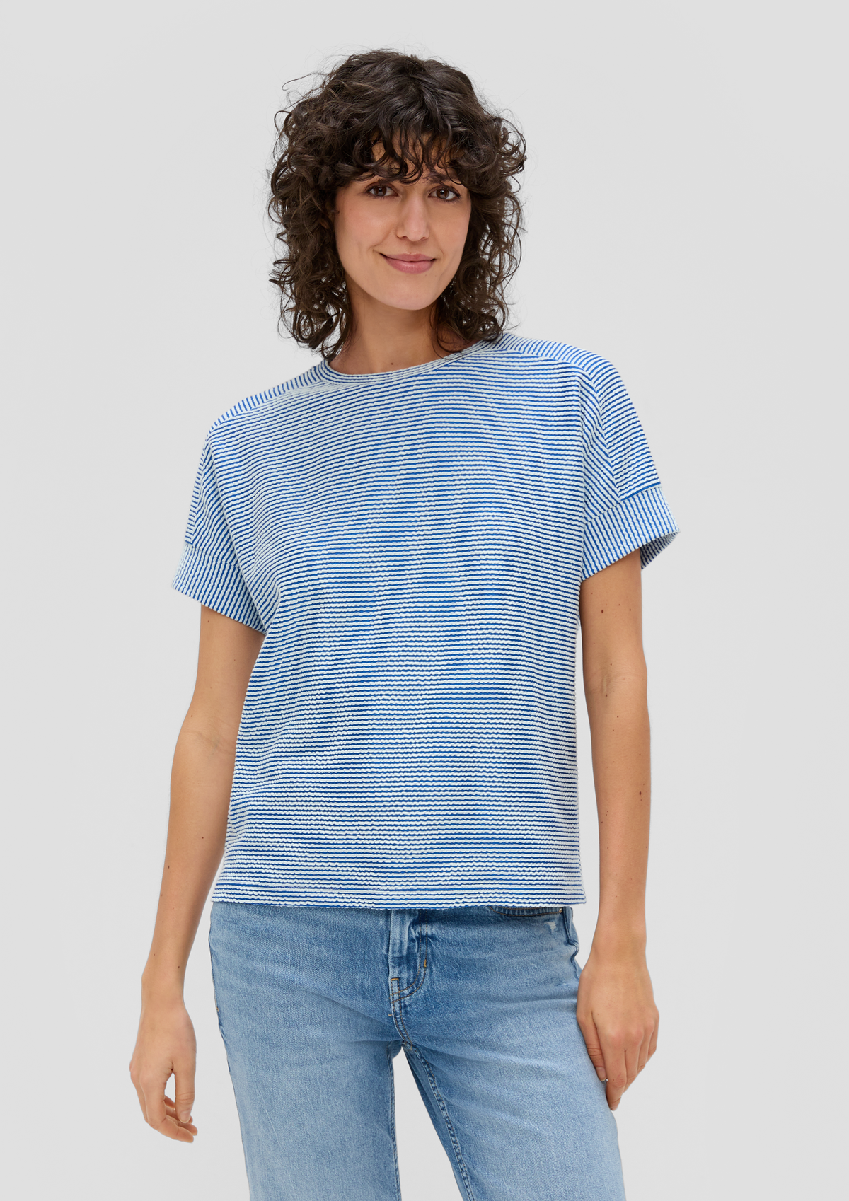 2144504.55G2_front?w=1200&q=80