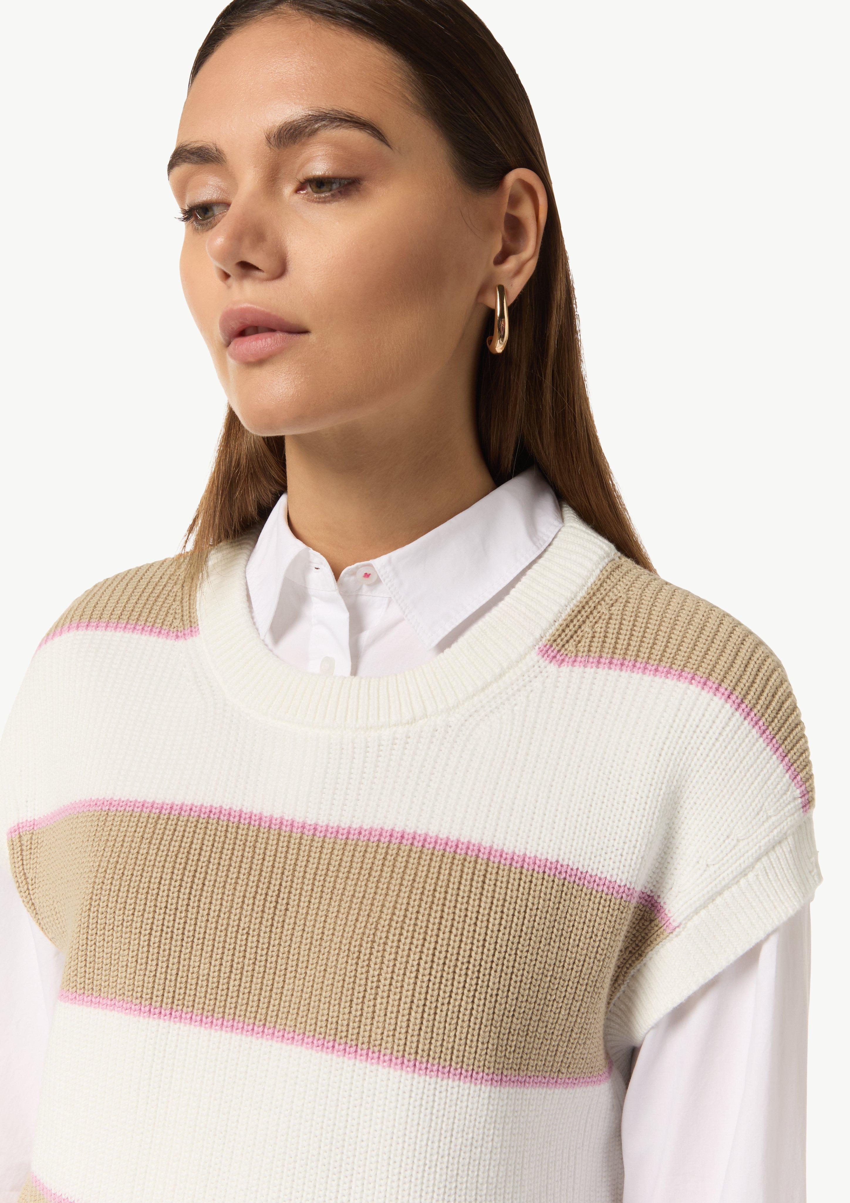 Sleeveless knitted jumper with a ribbed texture sandstone Comma