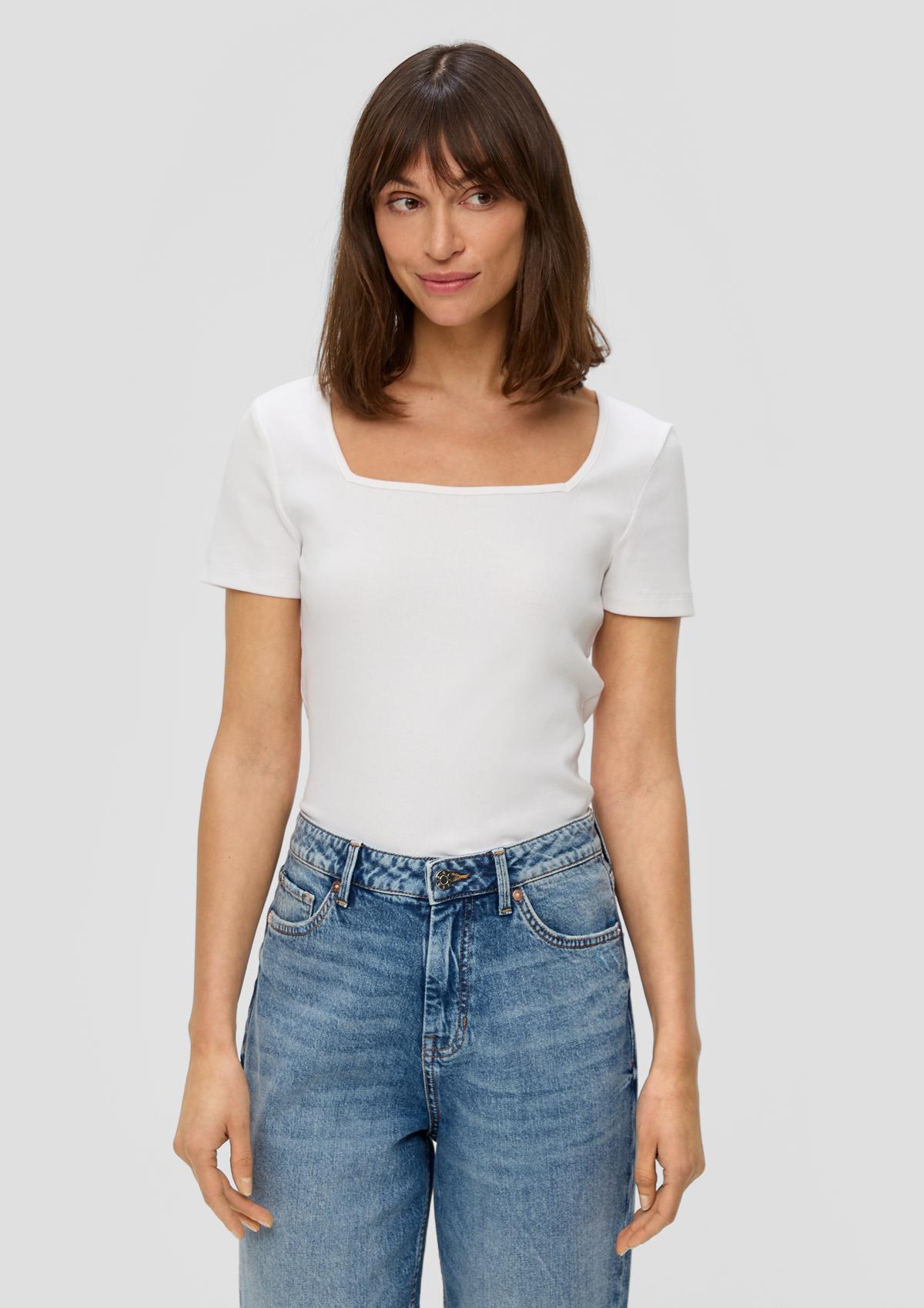 Ribbed top with a square neckline