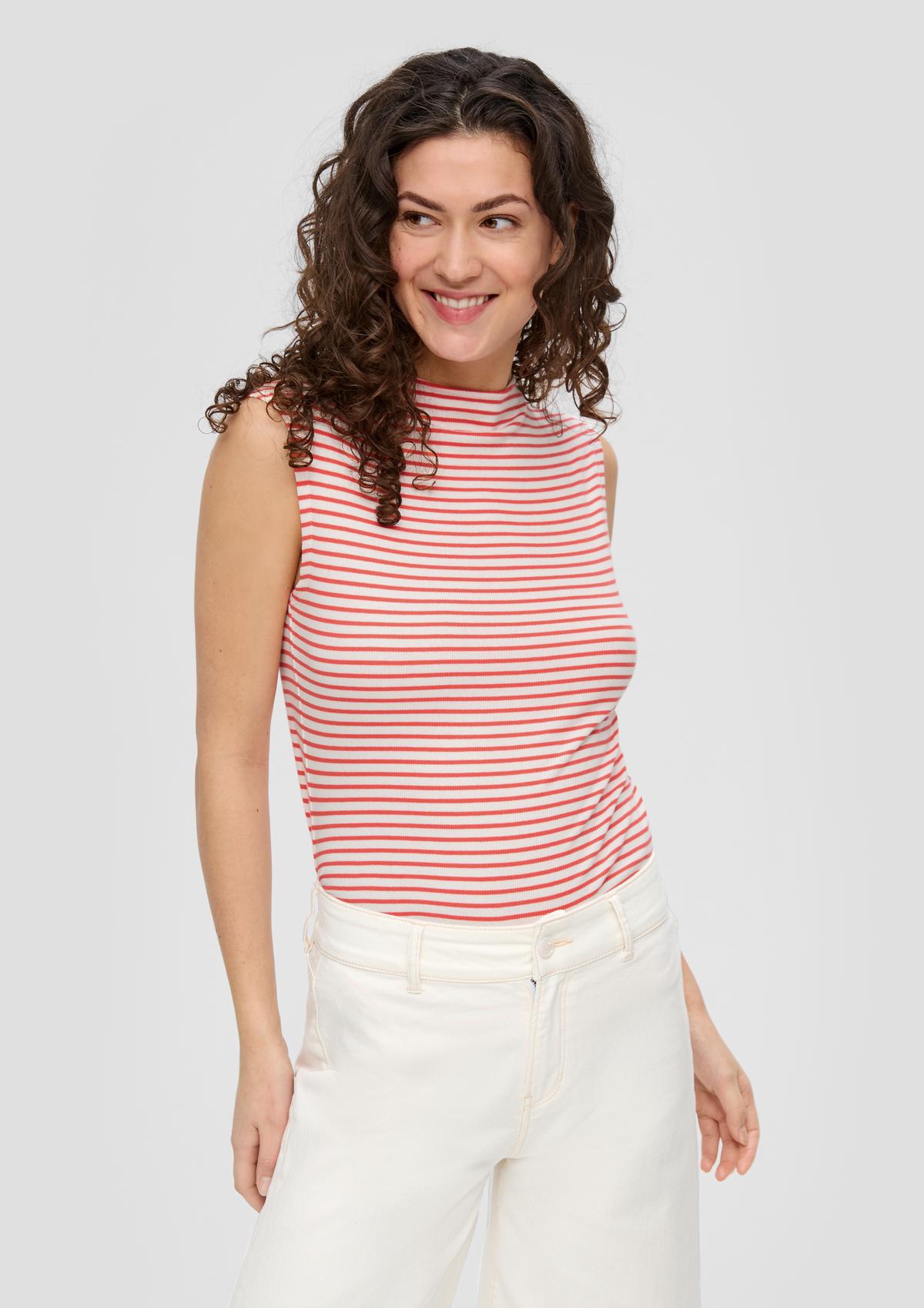 Sleeveless top made of stretch cotton