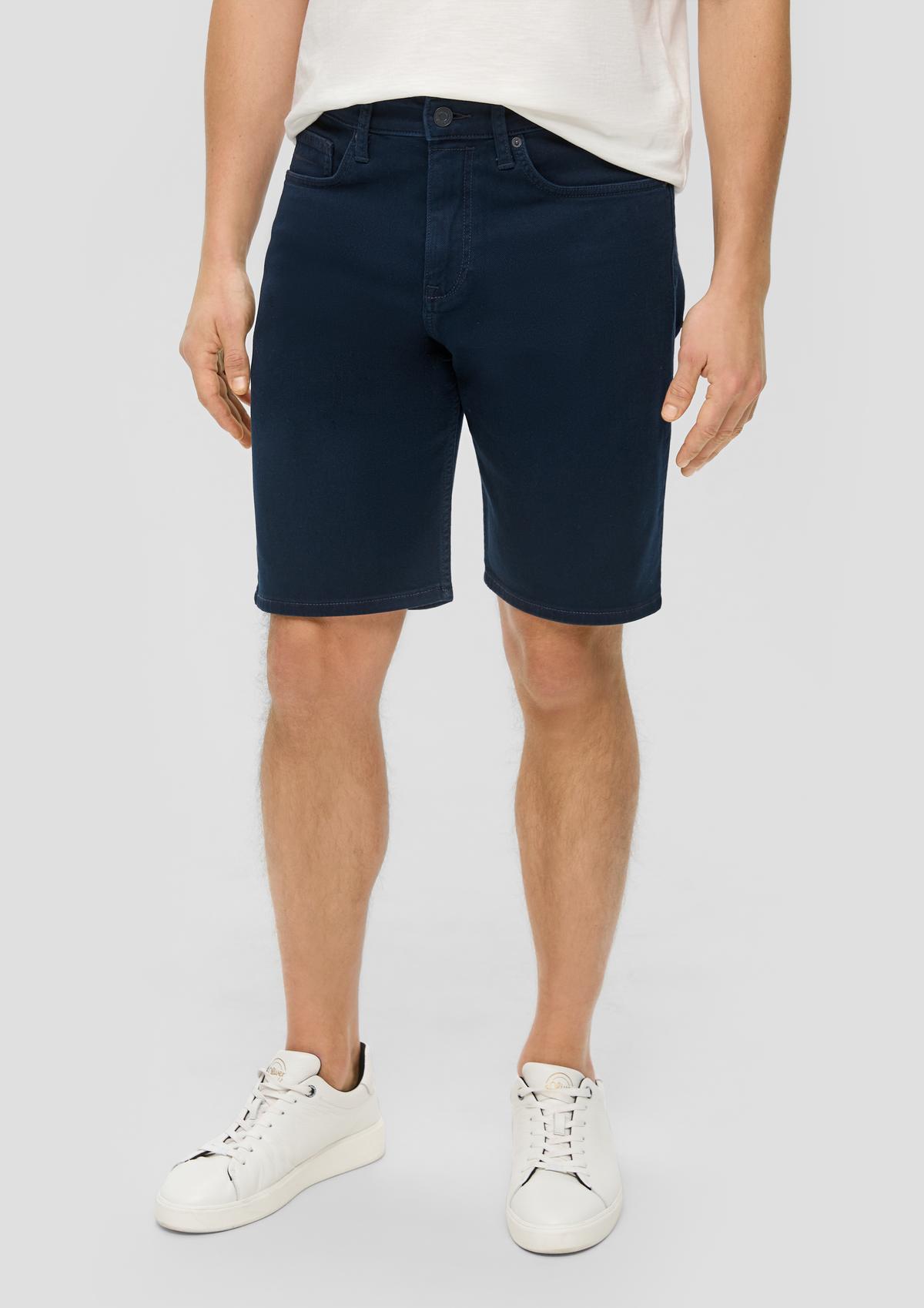 Denim shorts / regular fit / high rise / straight leg