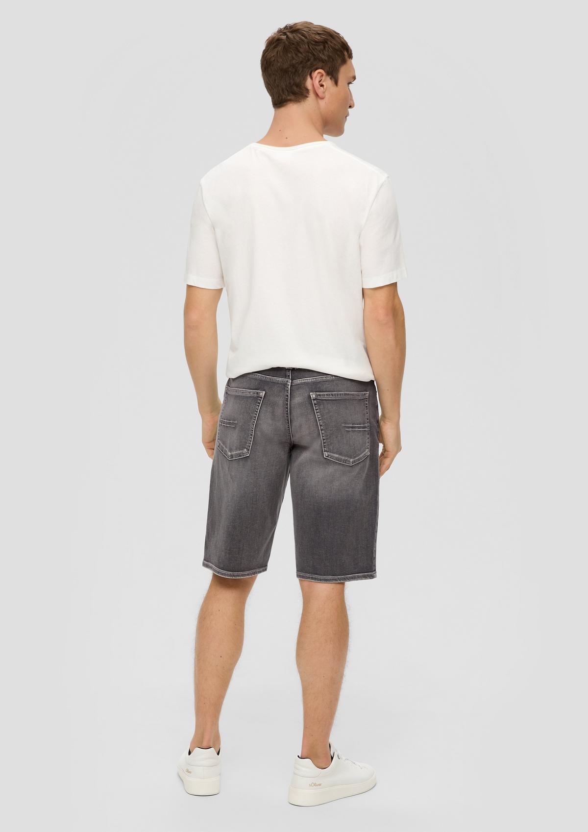 s.Oliver Jeans kratke hlače / kroj Regular Fit / Mid Rise / ozke hlačnice